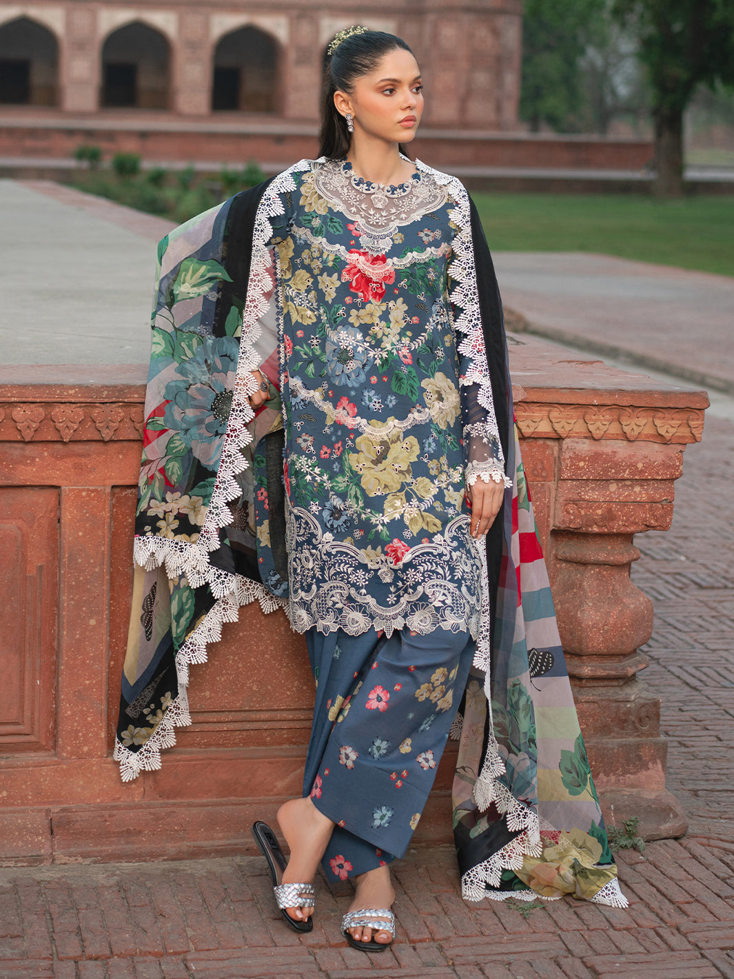 Bin Ilyas | Naqsh Naaz Luxury Lawn 25 | 2081 - B - House Of Hania