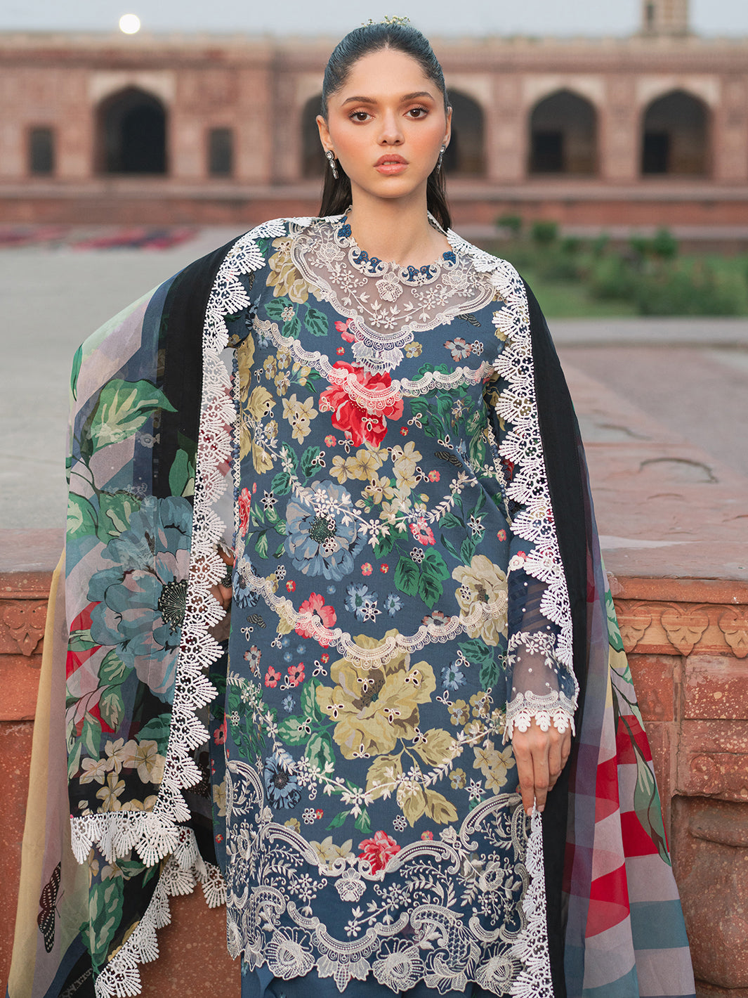 Bin Ilyas | Naqsh Naaz Luxury Lawn 25 | 2081 - B - House Of Hania