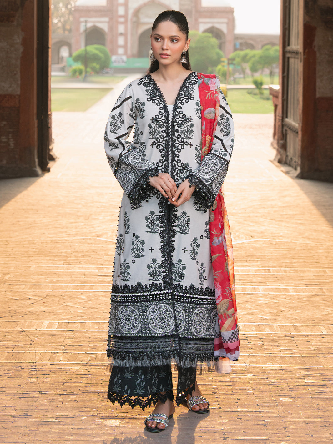Bin Ilyas | Naqsh Naaz Luxury Lawn 25 | 2082 - A - House Of Hania