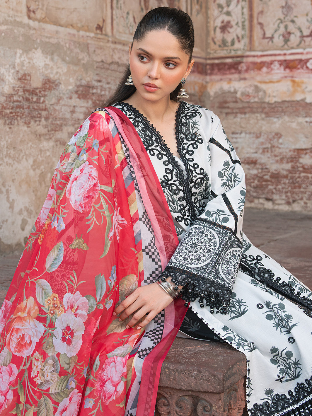 Bin Ilyas | Naqsh Naaz Luxury Lawn 25 | 2082 - A - House Of Hania