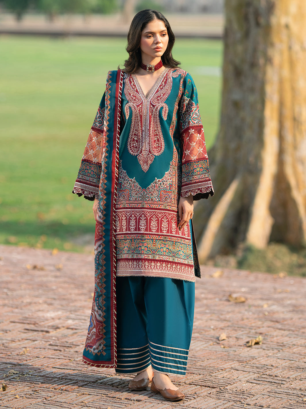 Bin Ilyas | Naqsh Naaz Luxury Lawn 25 | 2083 - B - House Of Hania