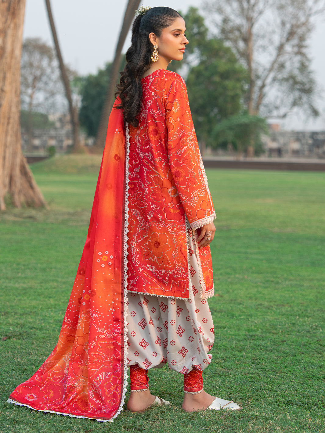 Bin Ilyas | Naqsh Naaz Luxury Lawn 25 | 2084 - A - House Of Hania
