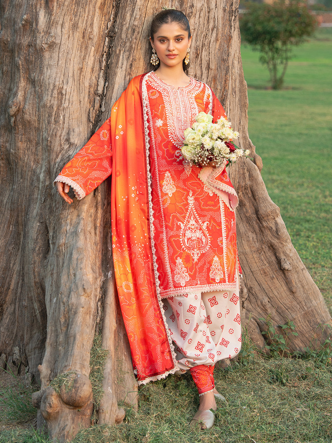 Bin Ilyas | Naqsh Naaz Luxury Lawn 25 | 2084 - A - House Of Hania