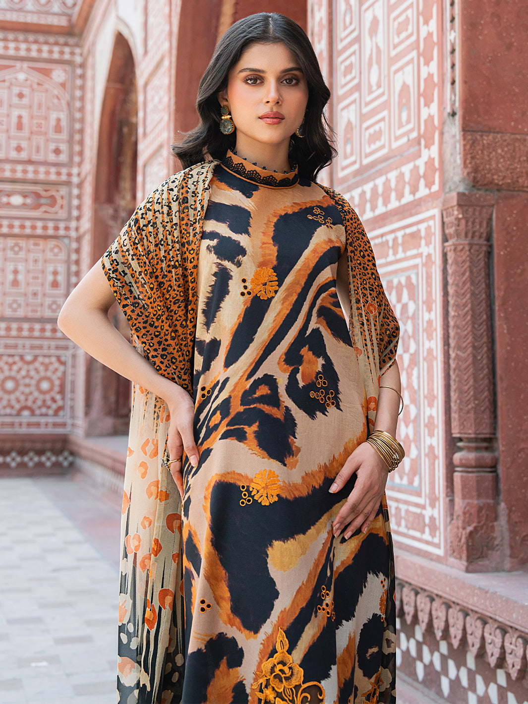 Bin Ilyas | Naqsh Naaz Luxury Lawn 25 | 2086 - B - House Of Hania