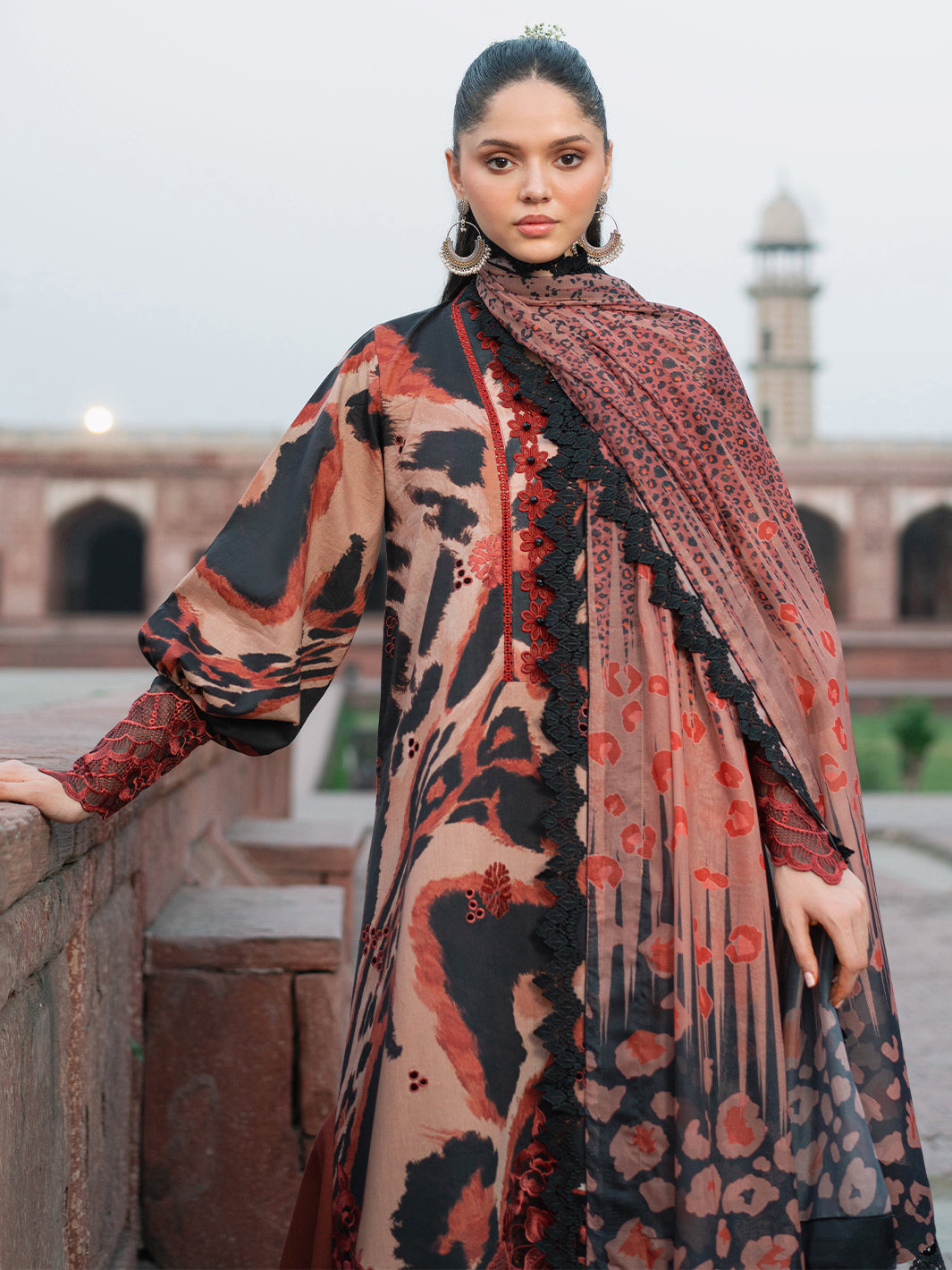 Bin Ilyas | Naqsh Naaz Luxury Lawn 25 | 2086 - C - House Of Hania