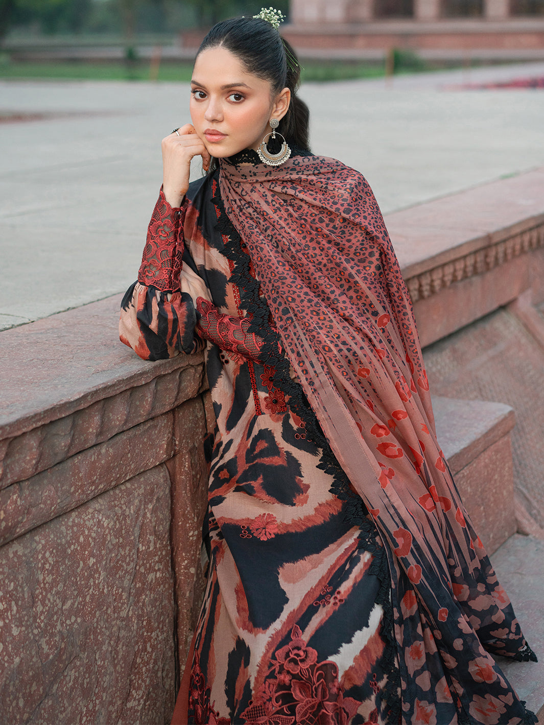 Bin Ilyas | Naqsh Naaz Luxury Lawn 25 | 2086 - C - House Of Hania
