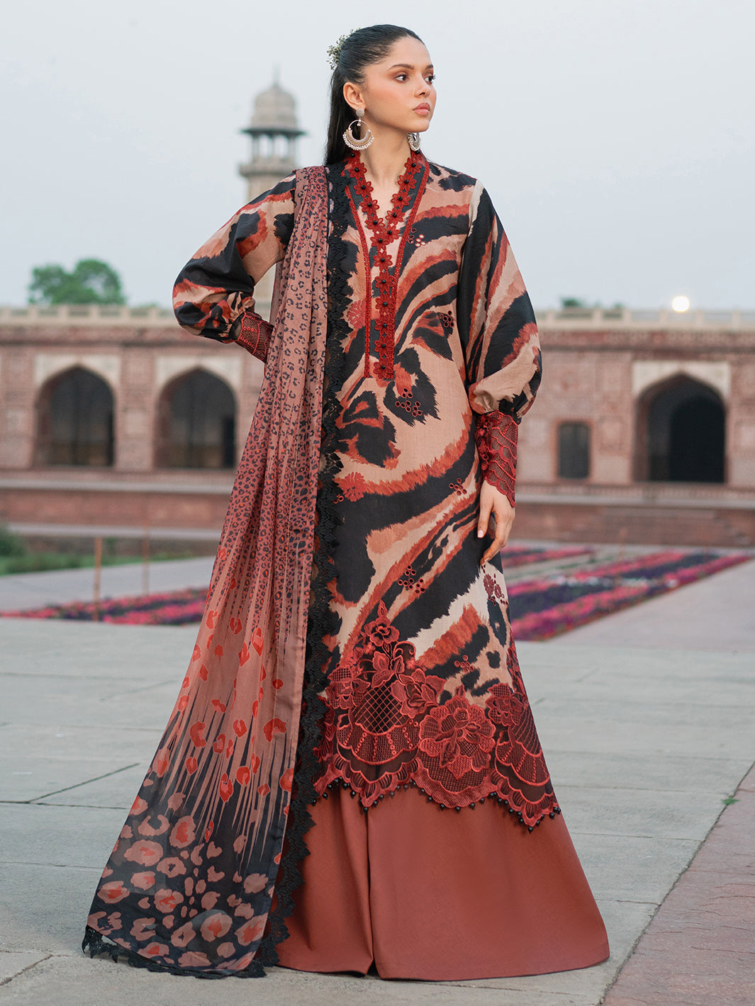 Bin Ilyas | Naqsh Naaz Luxury Lawn 25 | 2086 - C - House Of Hania
