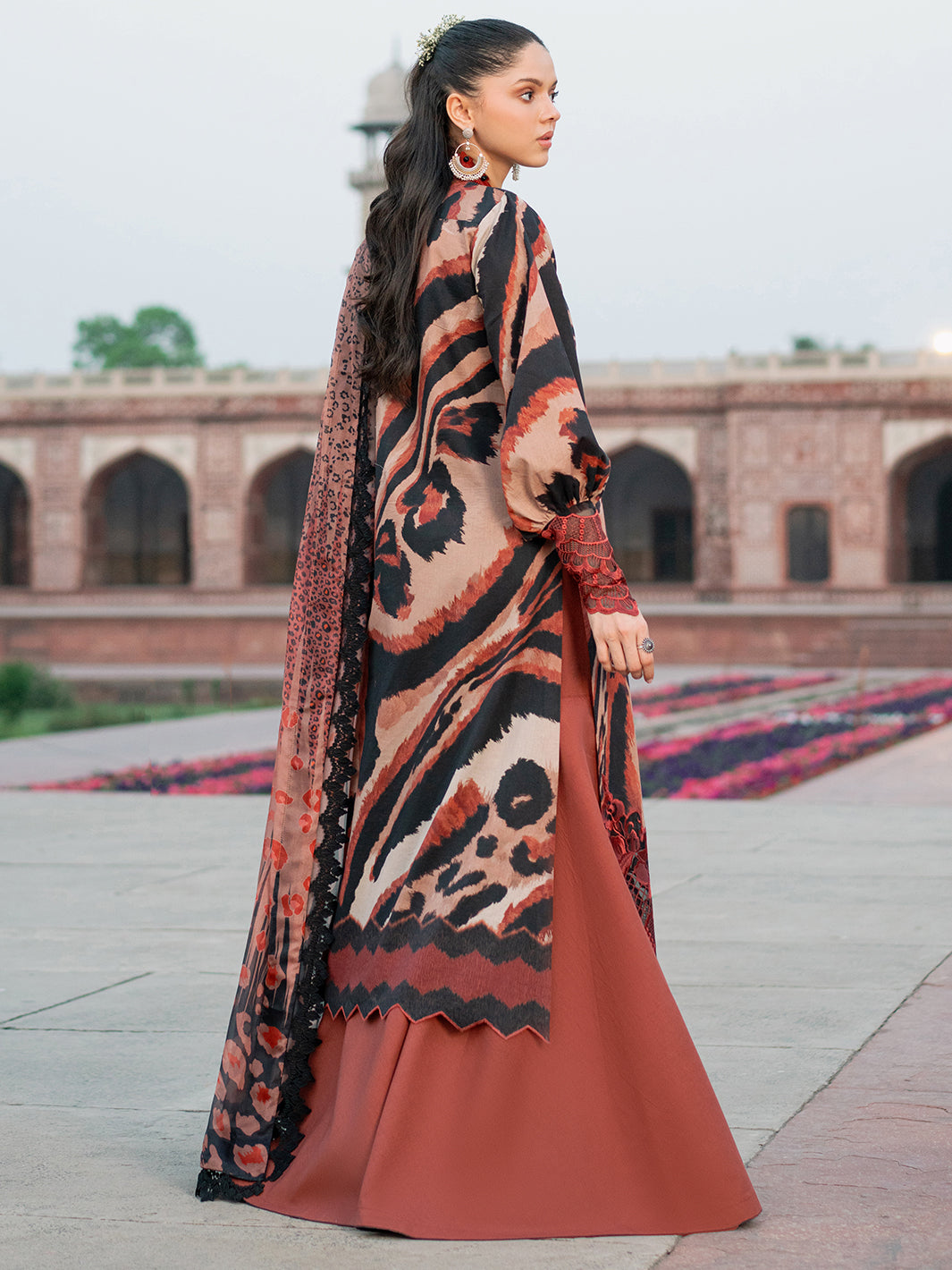 Bin Ilyas | Naqsh Naaz Luxury Lawn 25 | 2086 - C - House Of Hania