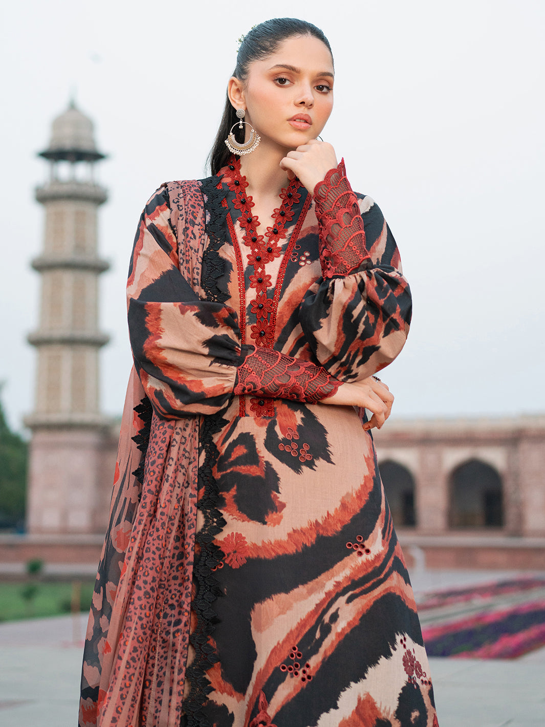 Bin Ilyas | Naqsh Naaz Luxury Lawn 25 | 2086 - C - House Of Hania