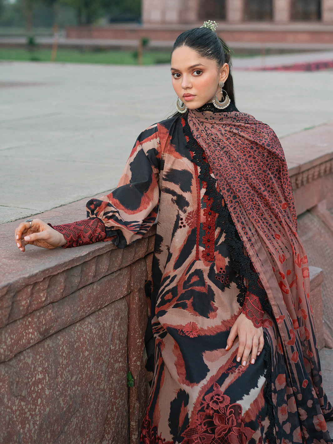 Bin Ilyas | Naqsh Naaz Luxury Lawn 25 | 2086 - C - House Of Hania