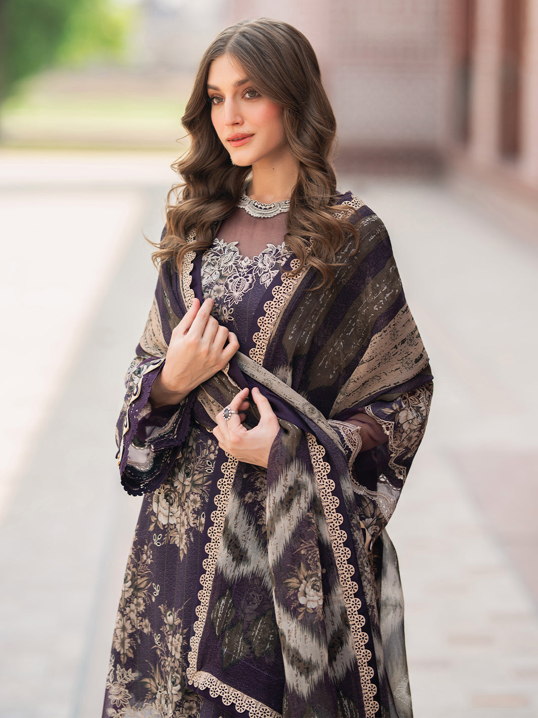 Bin Ilyas | Naqsh Naaz Luxury Lawn 25 | 2087 - B - House Of Hania