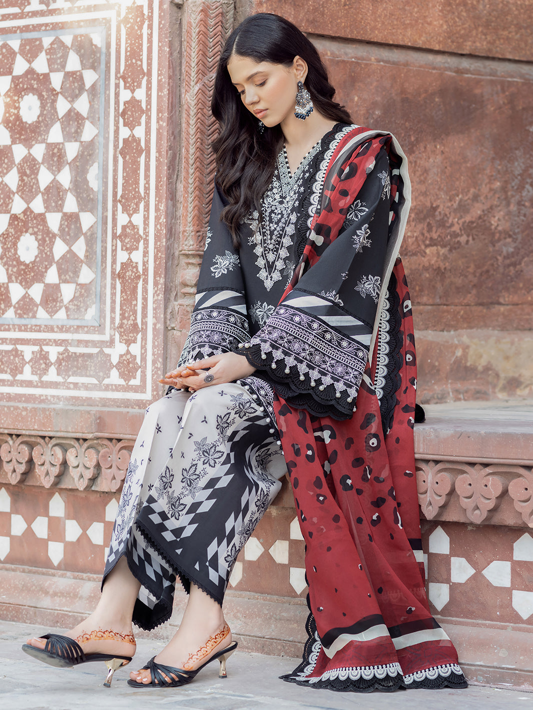 Bin Ilyas | Naqsh Naaz Luxury Lawn 25 | 2088 - A - House Of Hania