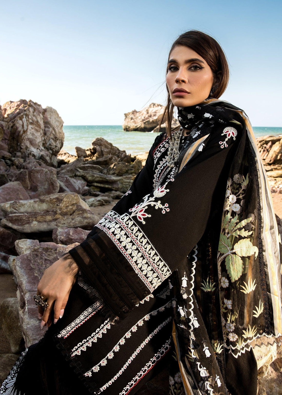 CRIMSON Embroidered Lawn Marori Dreams - D4 B - House Of Hania