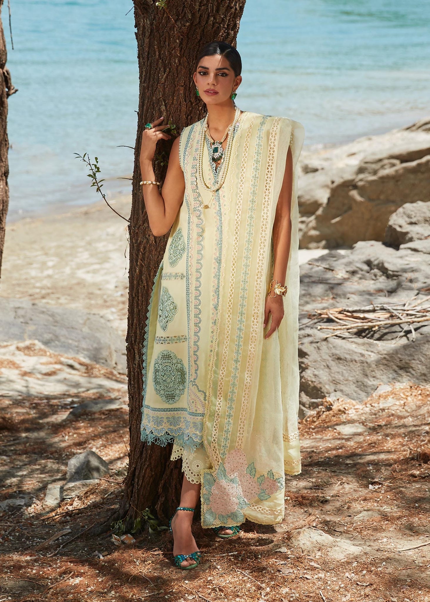 CRIMSON LUXE LAWN Medley of Lace - D7 B - House Of Hania