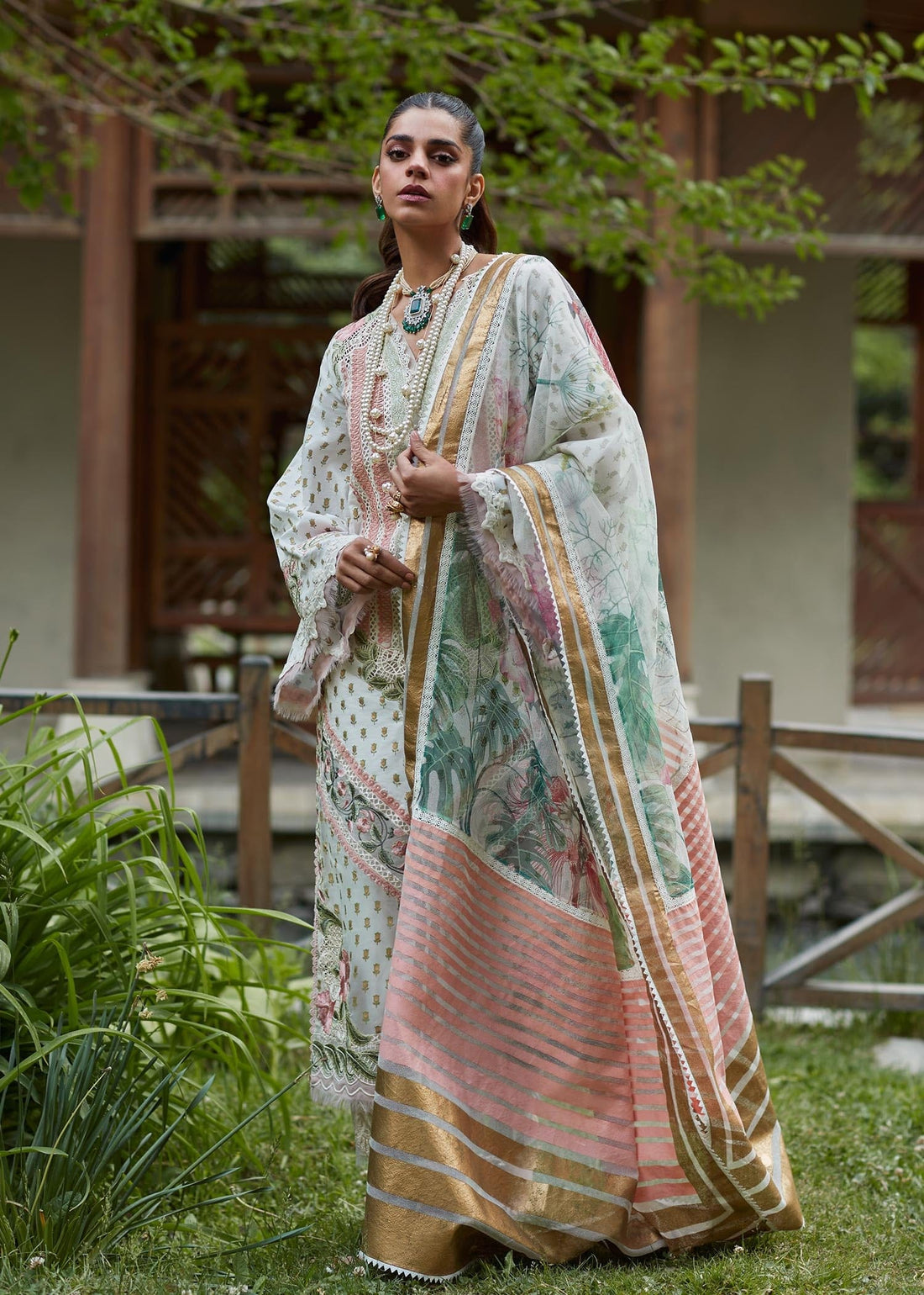 CRIMSON LUXE LAWN Shigar - D5 A Stitched - House Of Hania