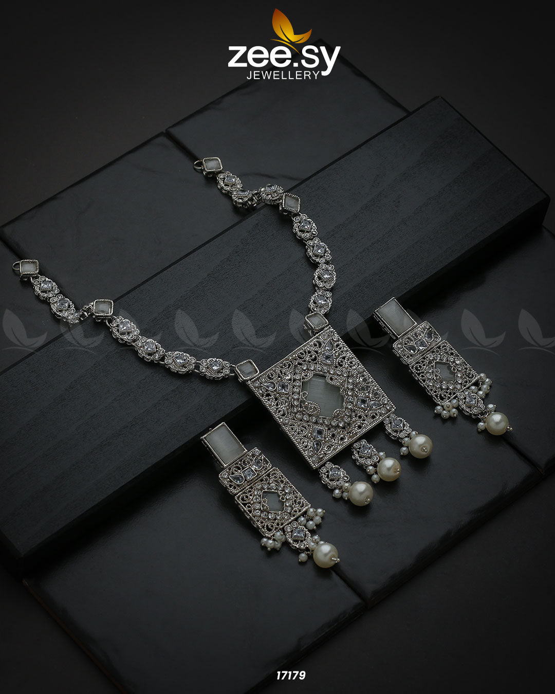 Captivating Crystals Necklace - House Of Hania