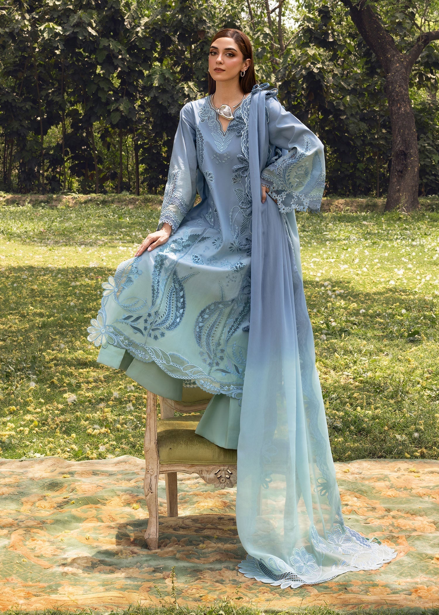 Crimson | Tasawar 25 | ALL THINGS OMBRE - D1 A - House Of Hania