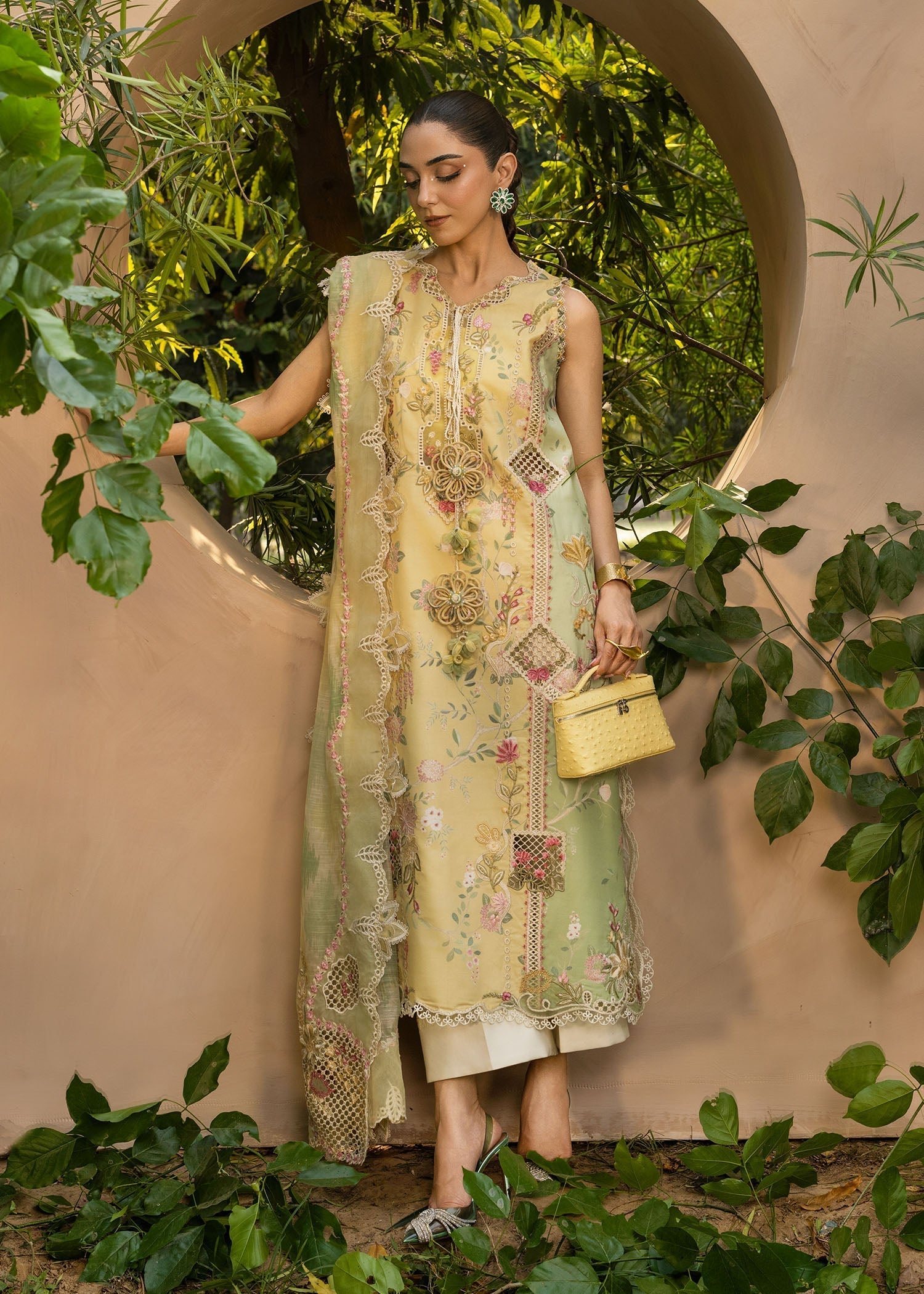 Crimson | Tasawar 25 | BONJOUR AND BLOOM - D4A - House Of Hania