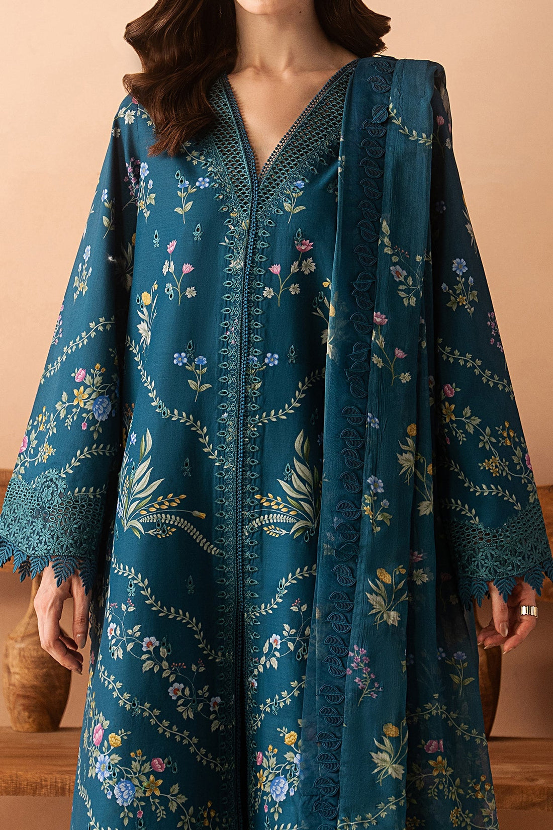 Model wearing Afrozeh Haze Luem Teal shirt & trouser set