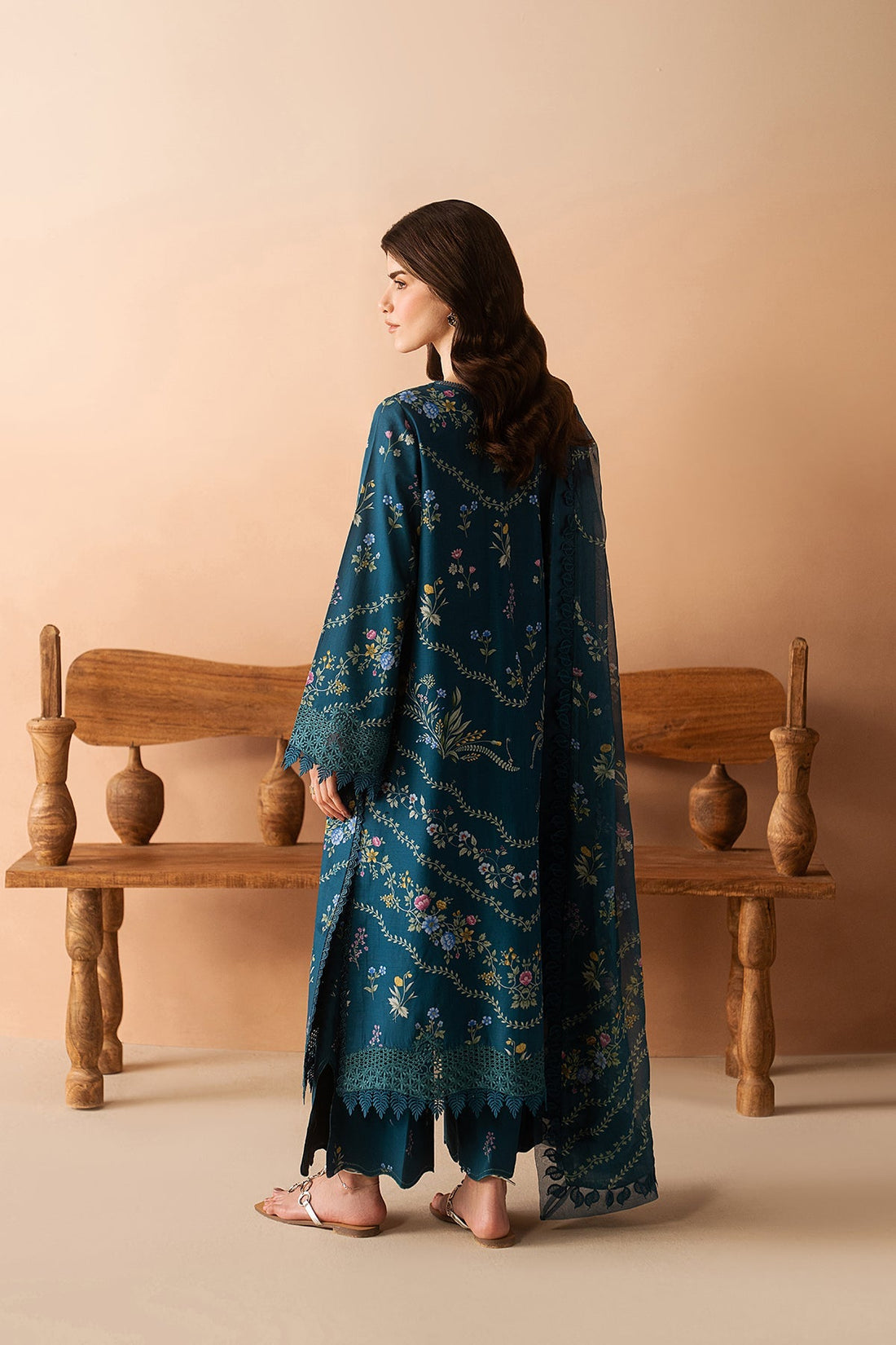 Model wearing Afrozeh Haze Luem Teal shirt & trouser set