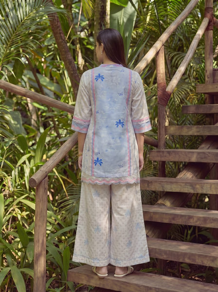 Dhanak | Casual Pret | SKY BLUE LAWN 2PCS EMBROIDERED KURTA WITH TROUSER - House Of Hania
