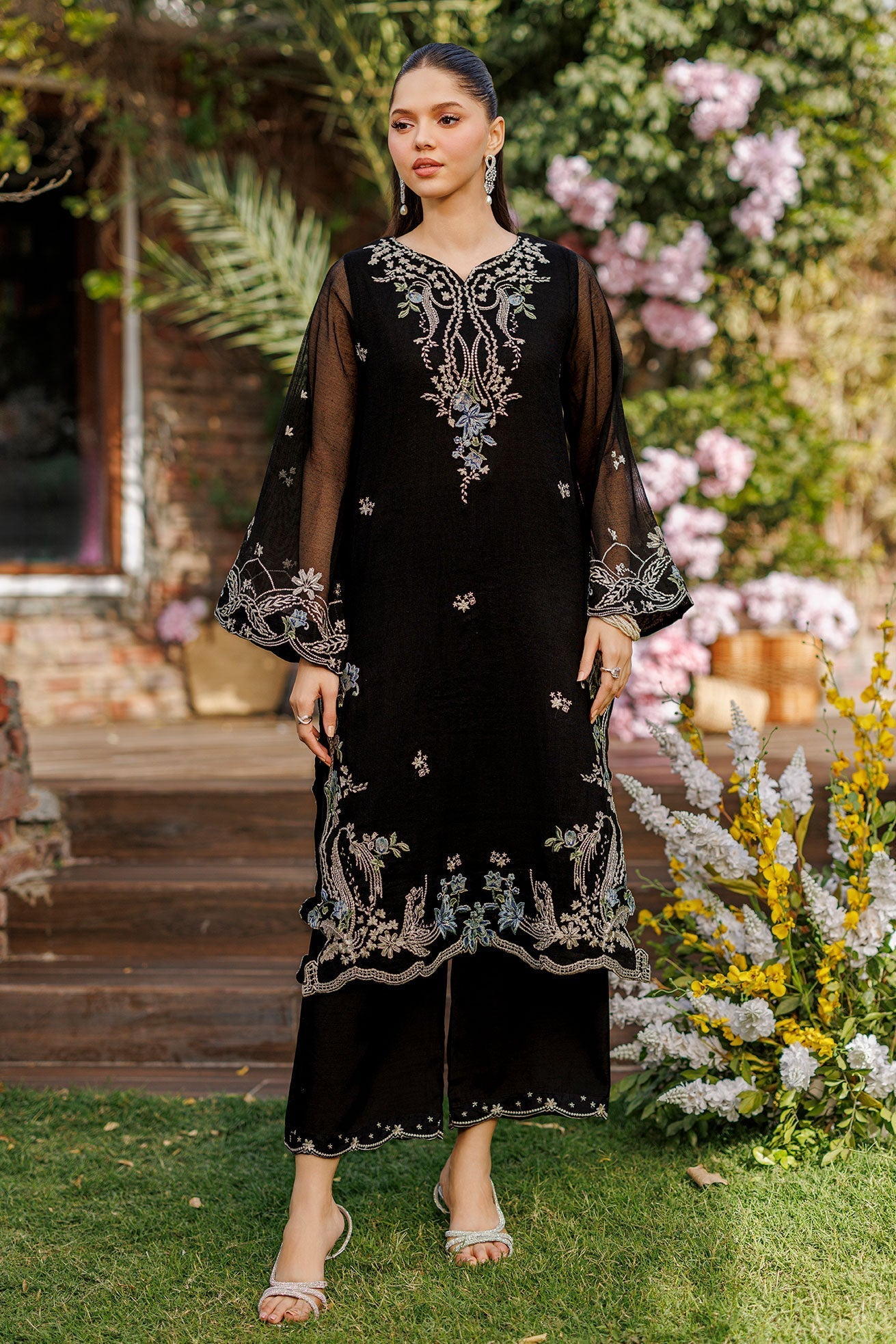 Dhanak | Signature Pret | BLACK 2PCS EMBROIDERED KURTA WITH TROUSER - House Of Hania