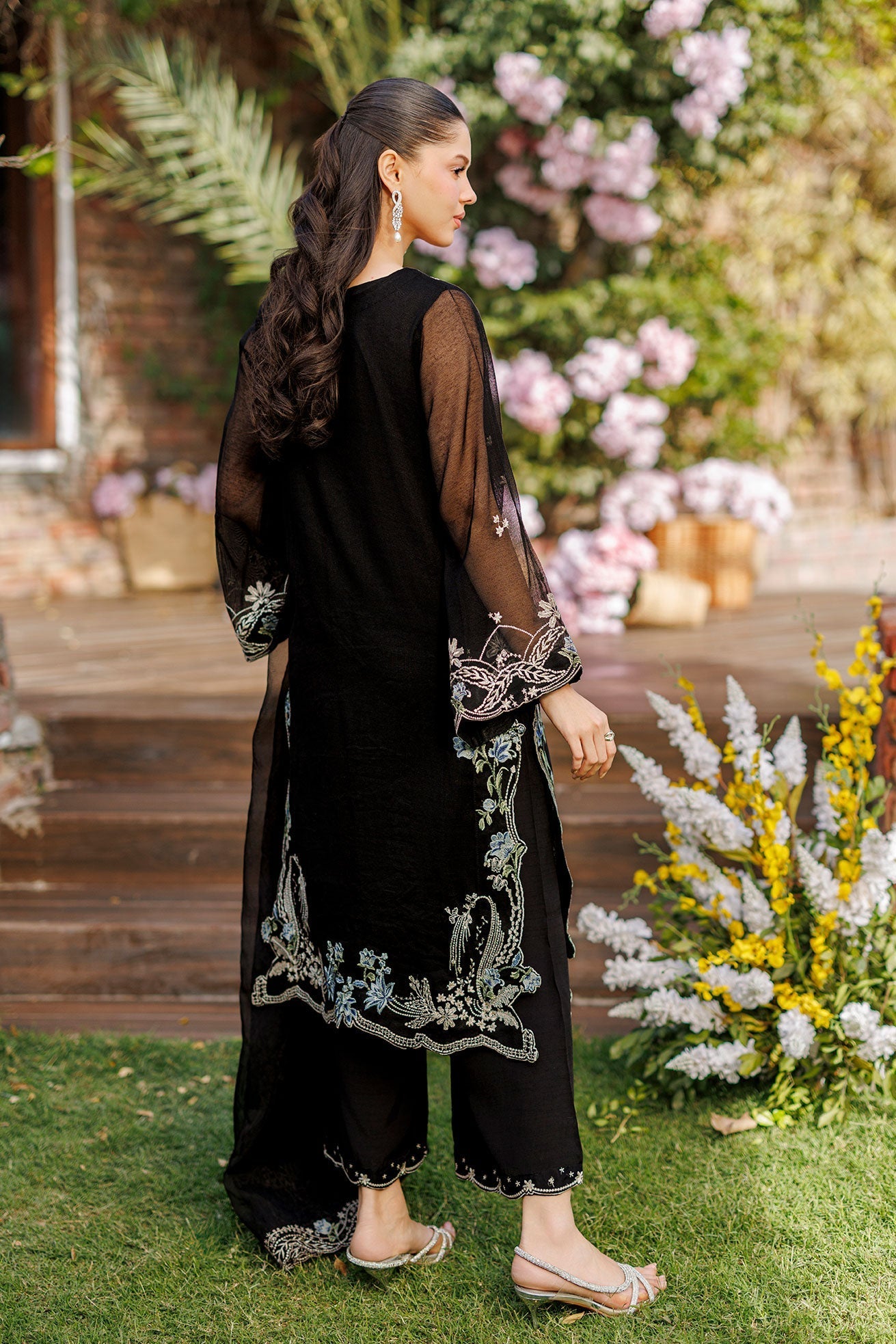 Dhanak | Signature Pret | BLACK 2PCS EMBROIDERED KURTA WITH TROUSER - House Of Hania