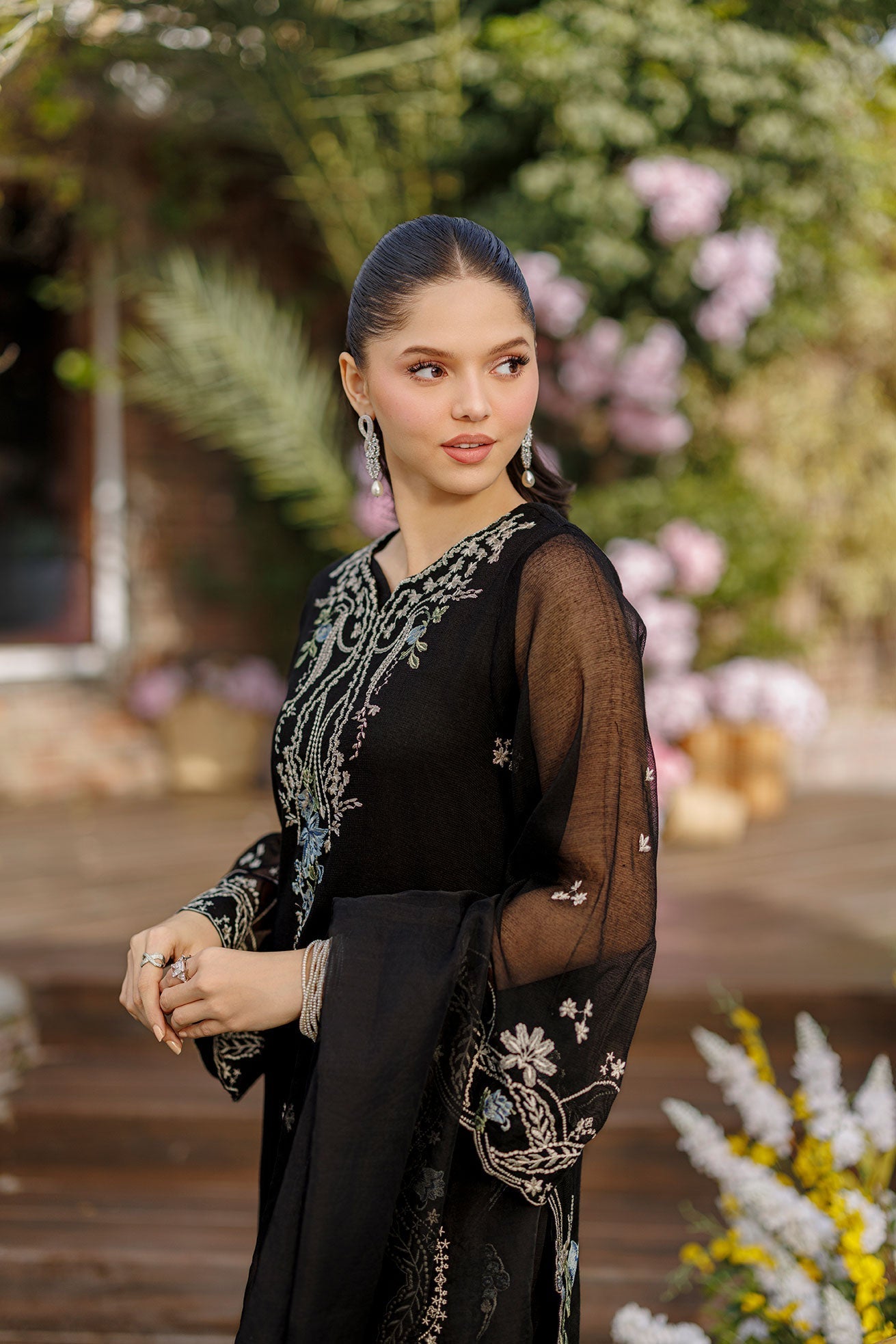 Dhanak | Signature Pret | BLACK 2PCS EMBROIDERED KURTA WITH TROUSER - House Of Hania