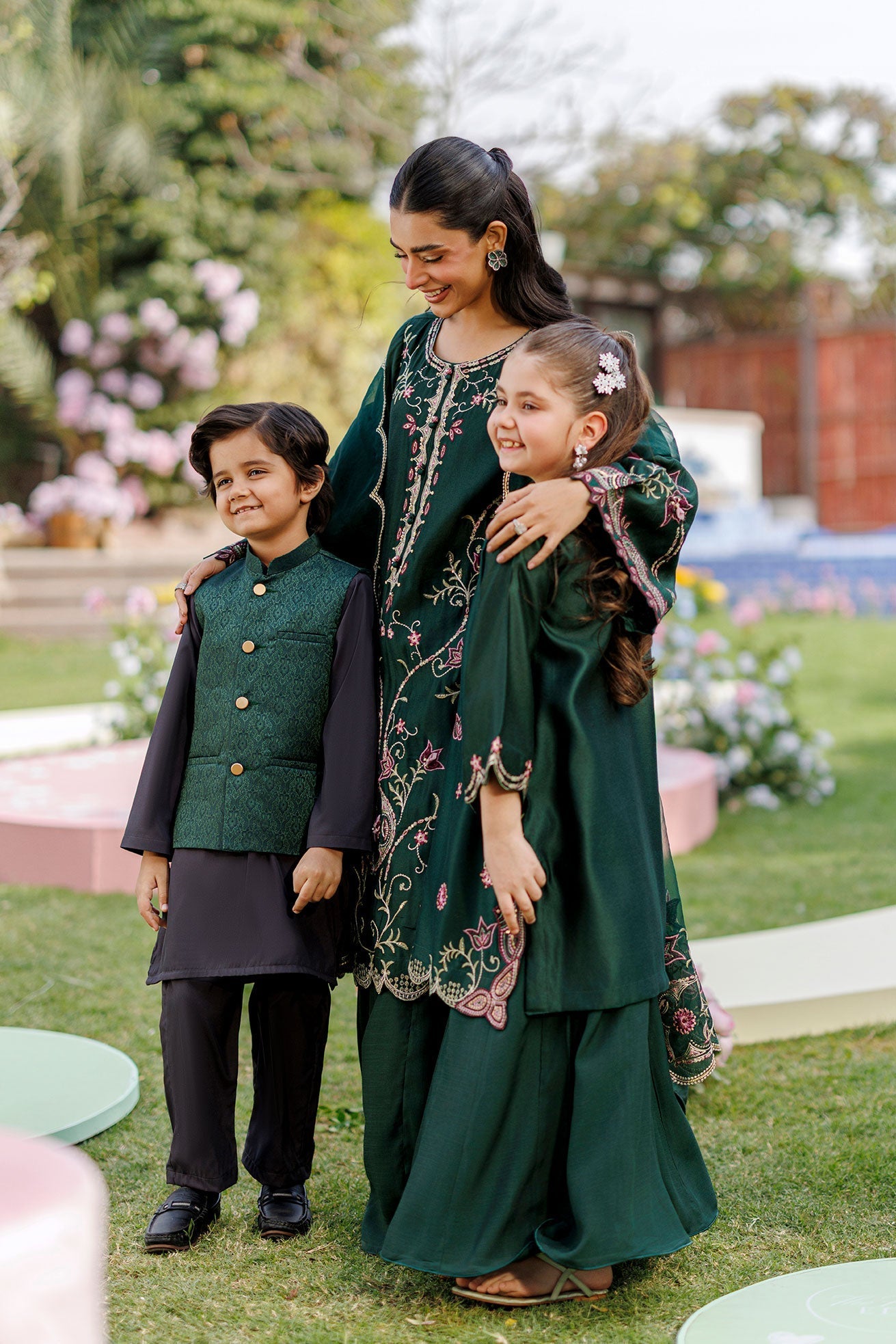 Dhanak | Signature Pret | BOTTLE GREEN 2PCS EMBROIDERED KURTA WITH TROUSER - House Of Hania