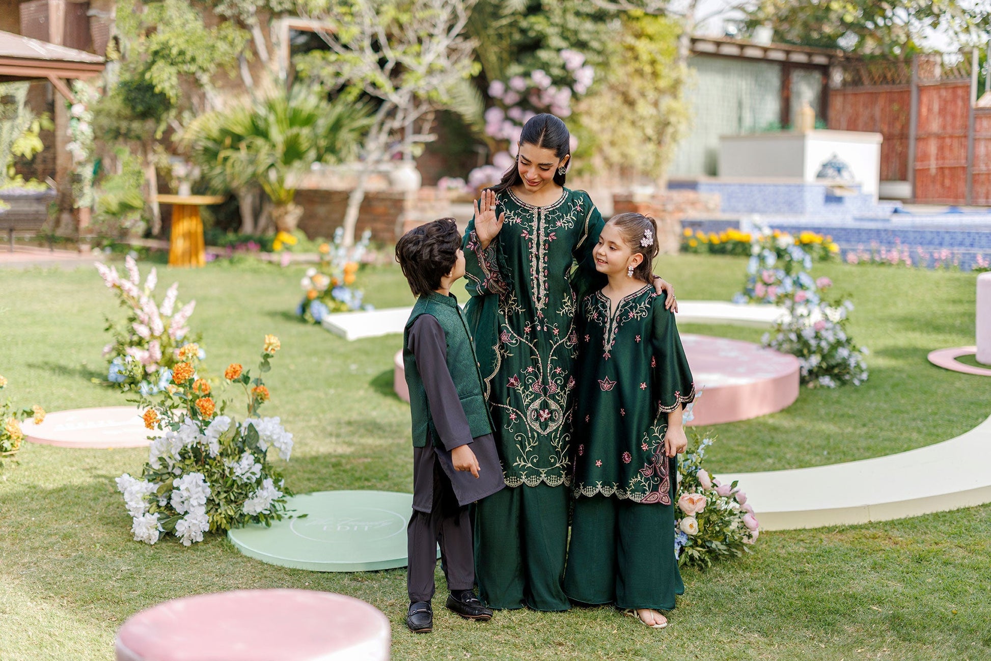 Dhanak | Signature Pret | BOTTLE GREEN 2PCS EMBROIDERED KURTA WITH TROUSER - House Of Hania