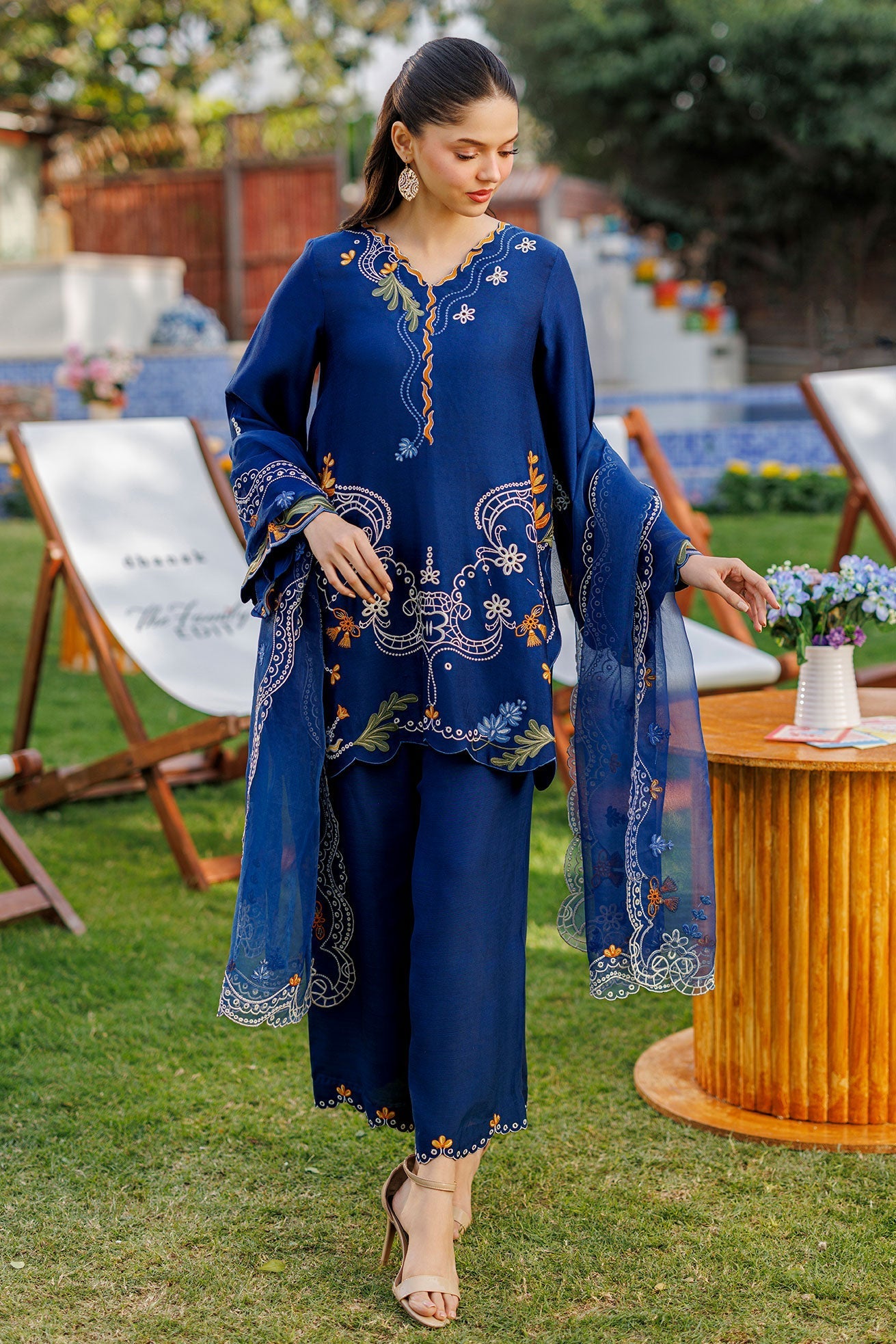 Dhanak | Signature Pret | ROYAL BLUE 2PCS EMBROIDERED KURTA WITH TROUSER - House Of Hania