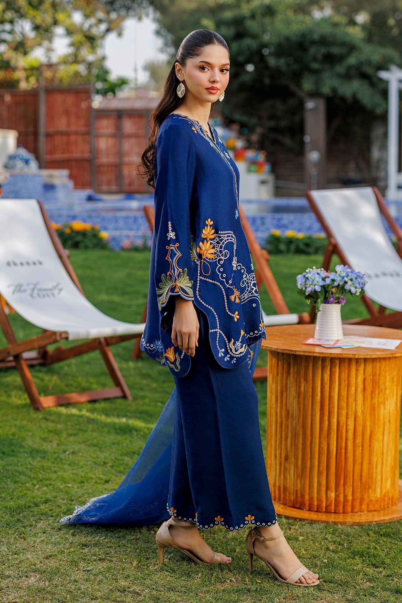 Dhanak | Signature Pret | ROYAL BLUE 2PCS EMBROIDERED KURTA WITH TROUSER - House Of Hania