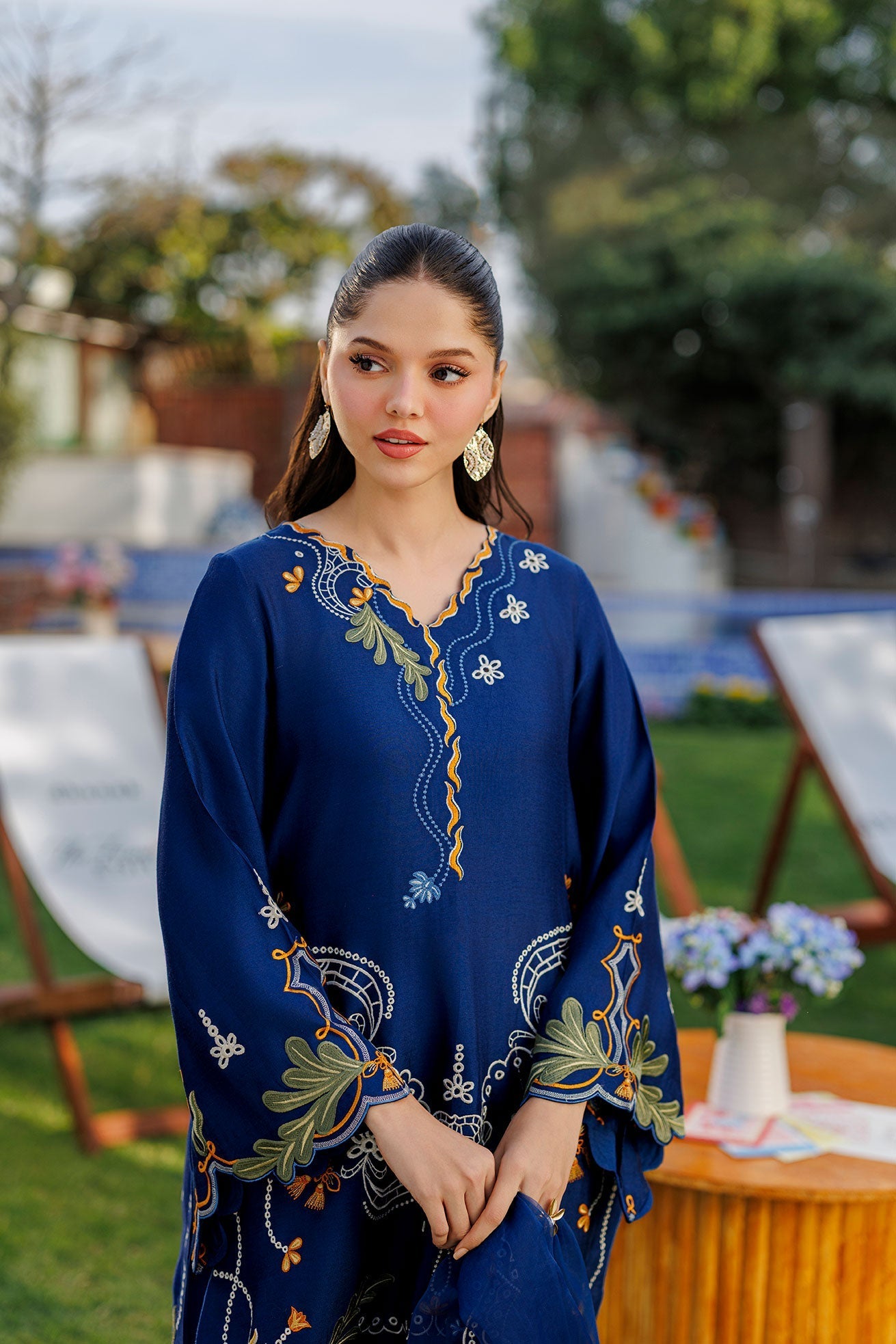 Dhanak | Signature Pret | ROYAL BLUE 2PCS EMBROIDERED KURTA WITH TROUSER - House Of Hania