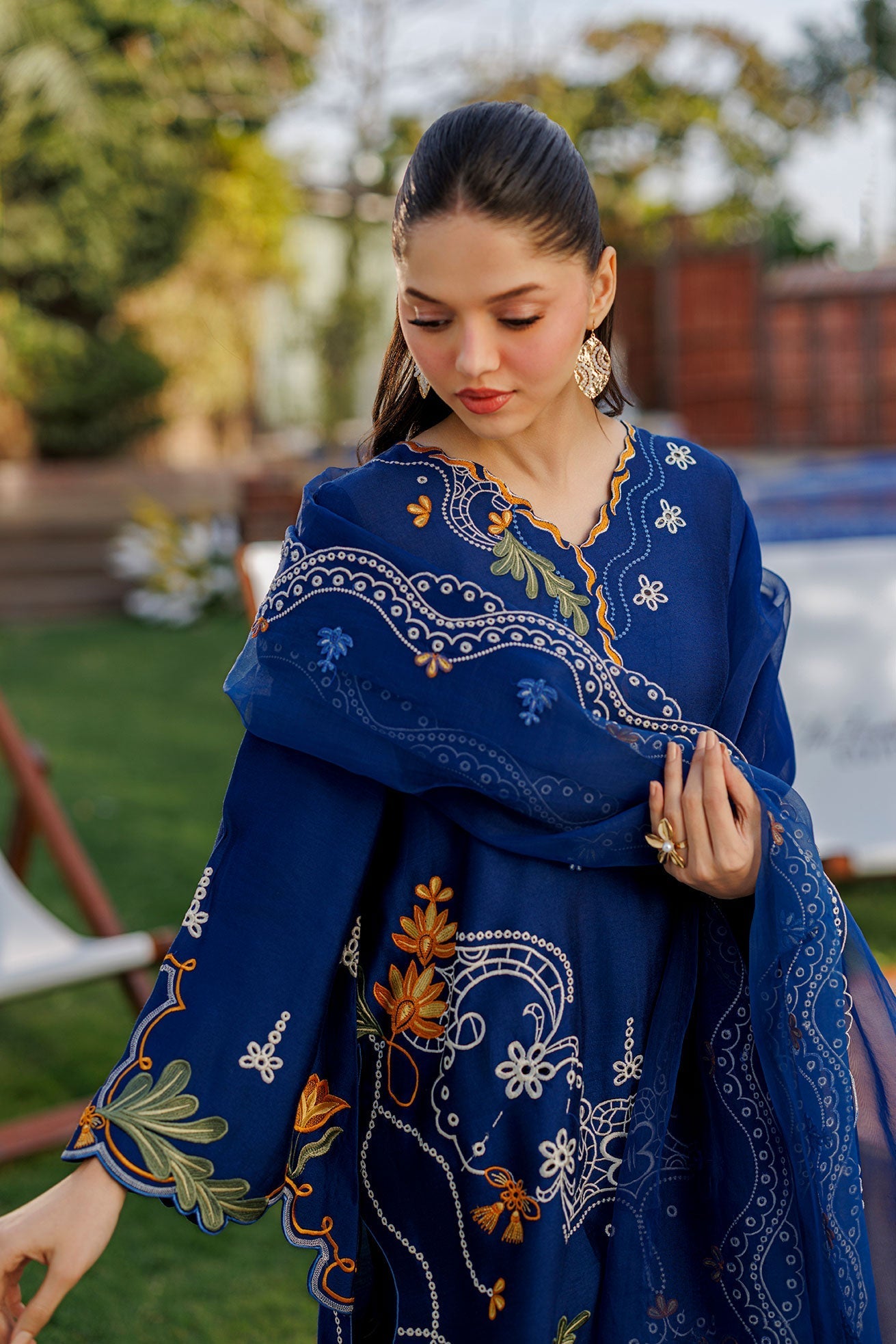 Dhanak | Signature Pret | ROYAL BLUE 2PCS EMBROIDERED KURTA WITH TROUSER - House Of Hania