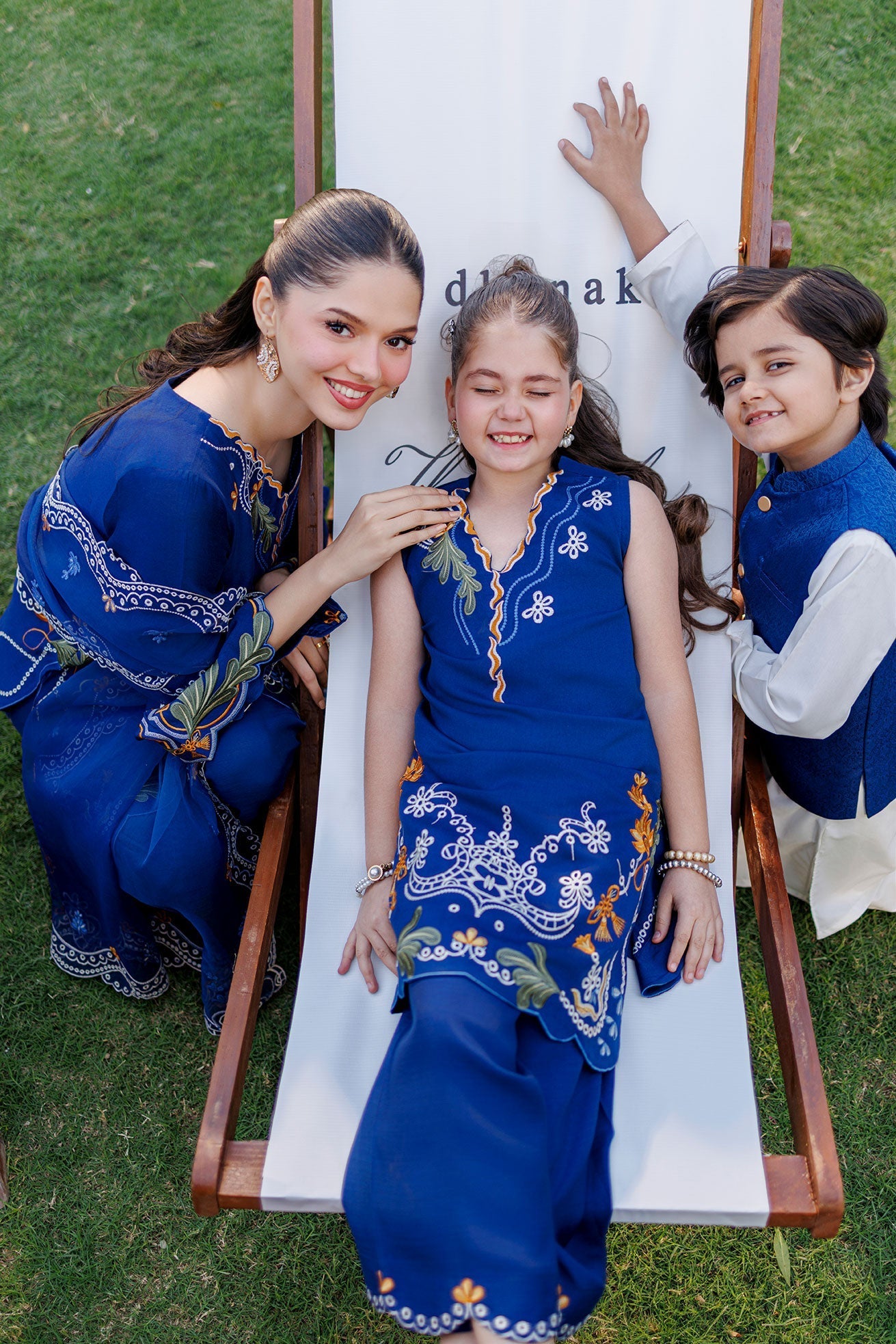 Dhanak | Signature Pret | ROYAL BLUE 2PCS EMBROIDERED KURTA WITH TROUSER - House Of Hania