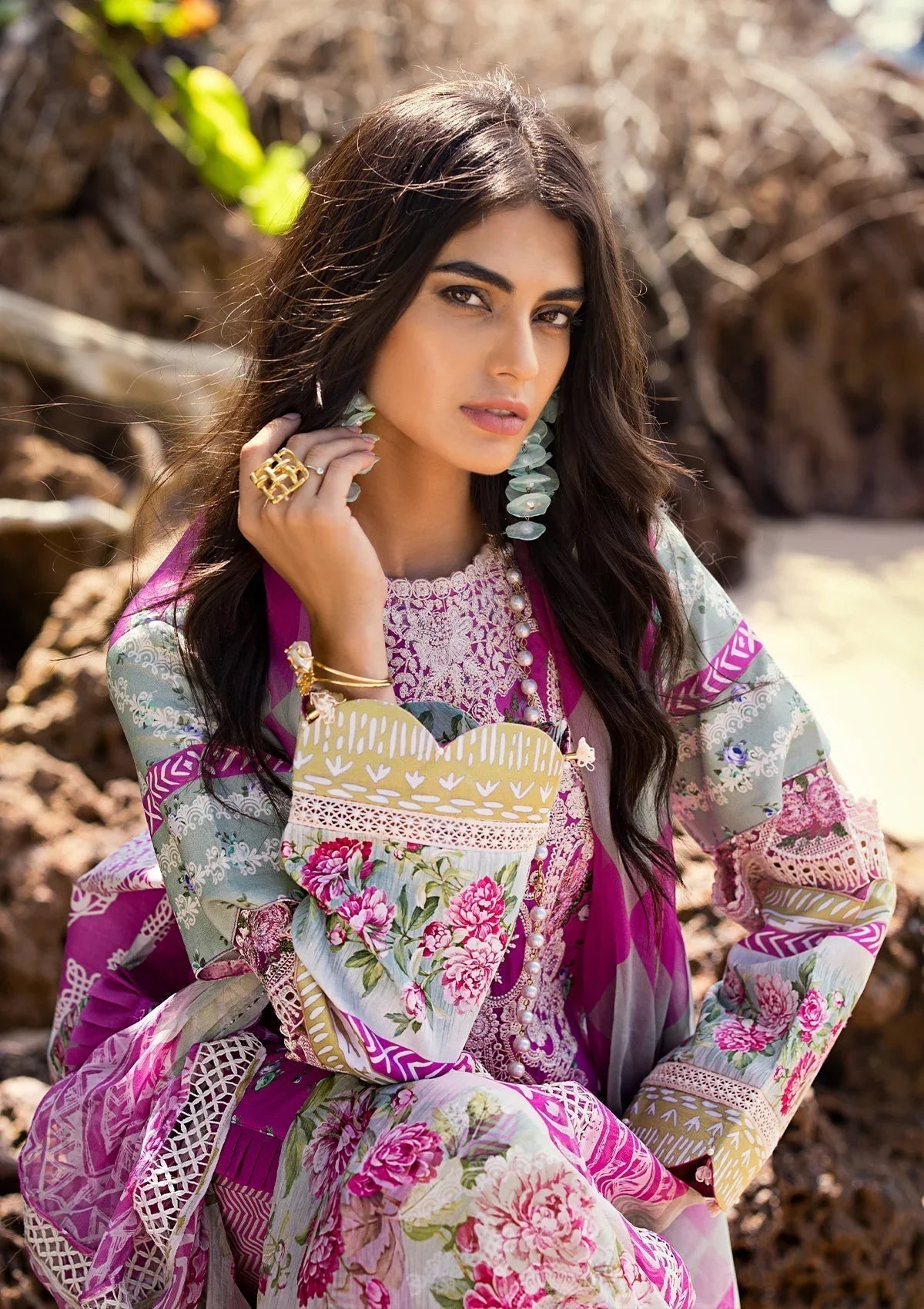 ELAF Signature Embroidered Lawn 3Pc Suit ESL-04B ENCHANTMENT - House Of Hania