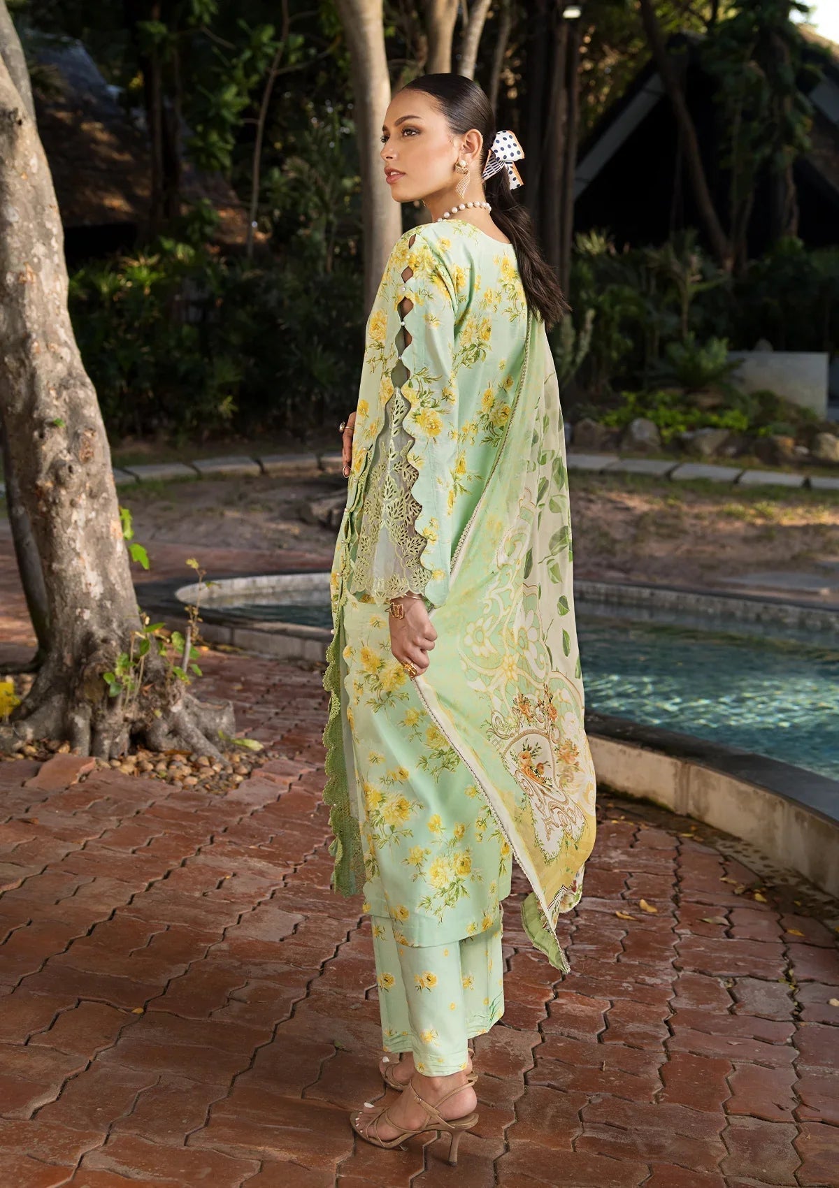 ELAF Signature Embroidered Lawn 3Pc Suit ESL-06B MAJESTIC NOVA - House Of Hania