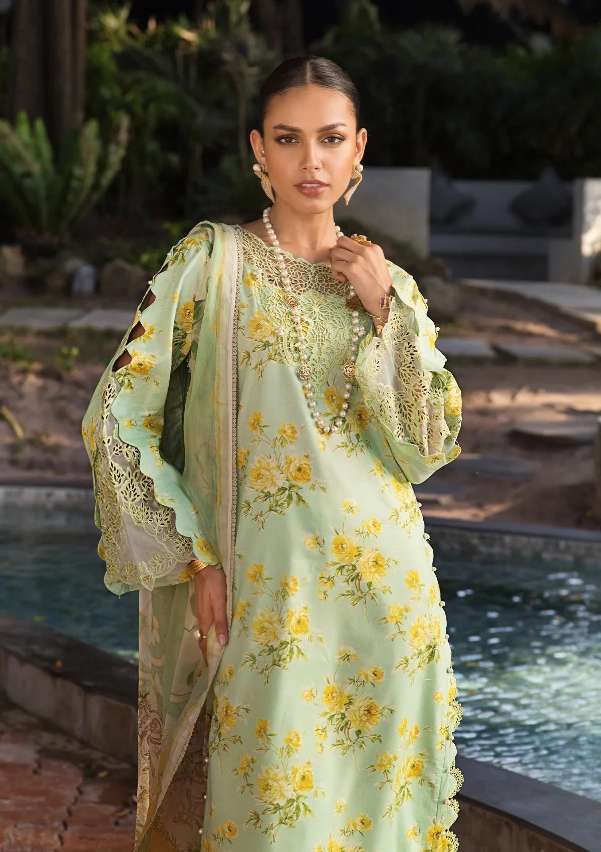 ELAF Signature Embroidered Lawn 3Pc Suit ESL-06B MAJESTIC NOVA - House Of Hania