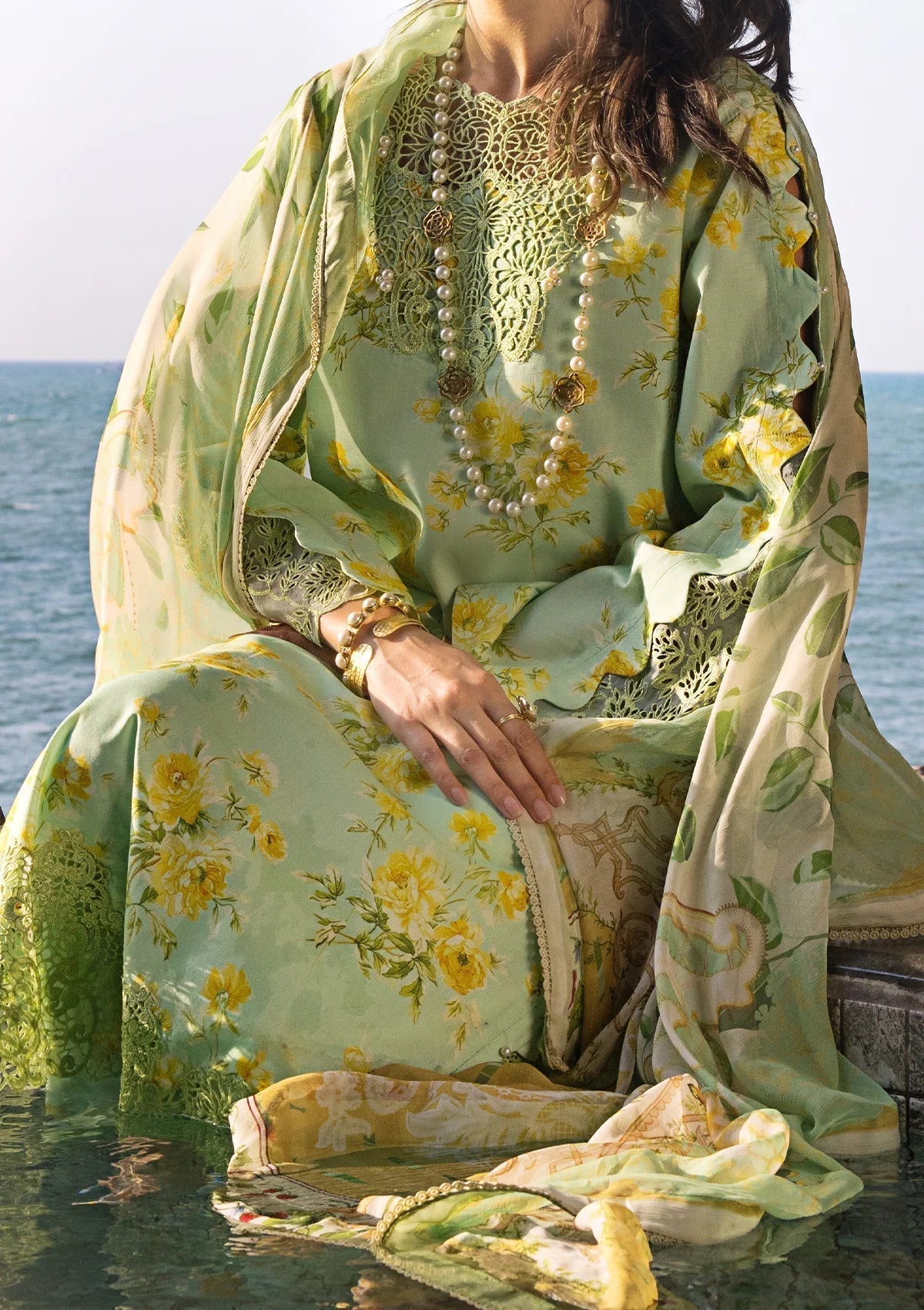 ELAF Signature Embroidered Lawn 3Pc Suit ESL-06B MAJESTIC NOVA - House Of Hania