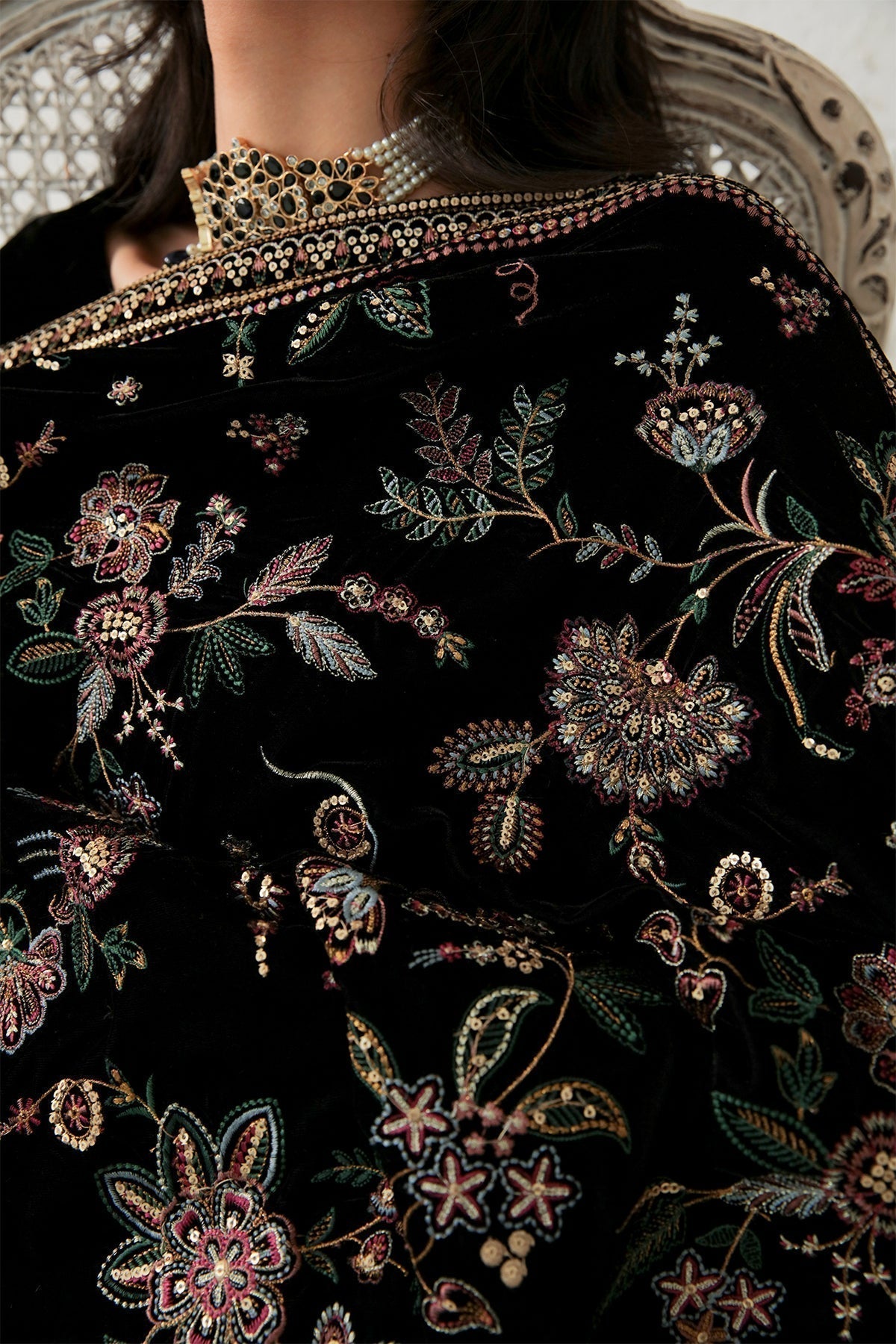 EMBROIDERED VELVET SHAWL VS-33 - House Of Hania