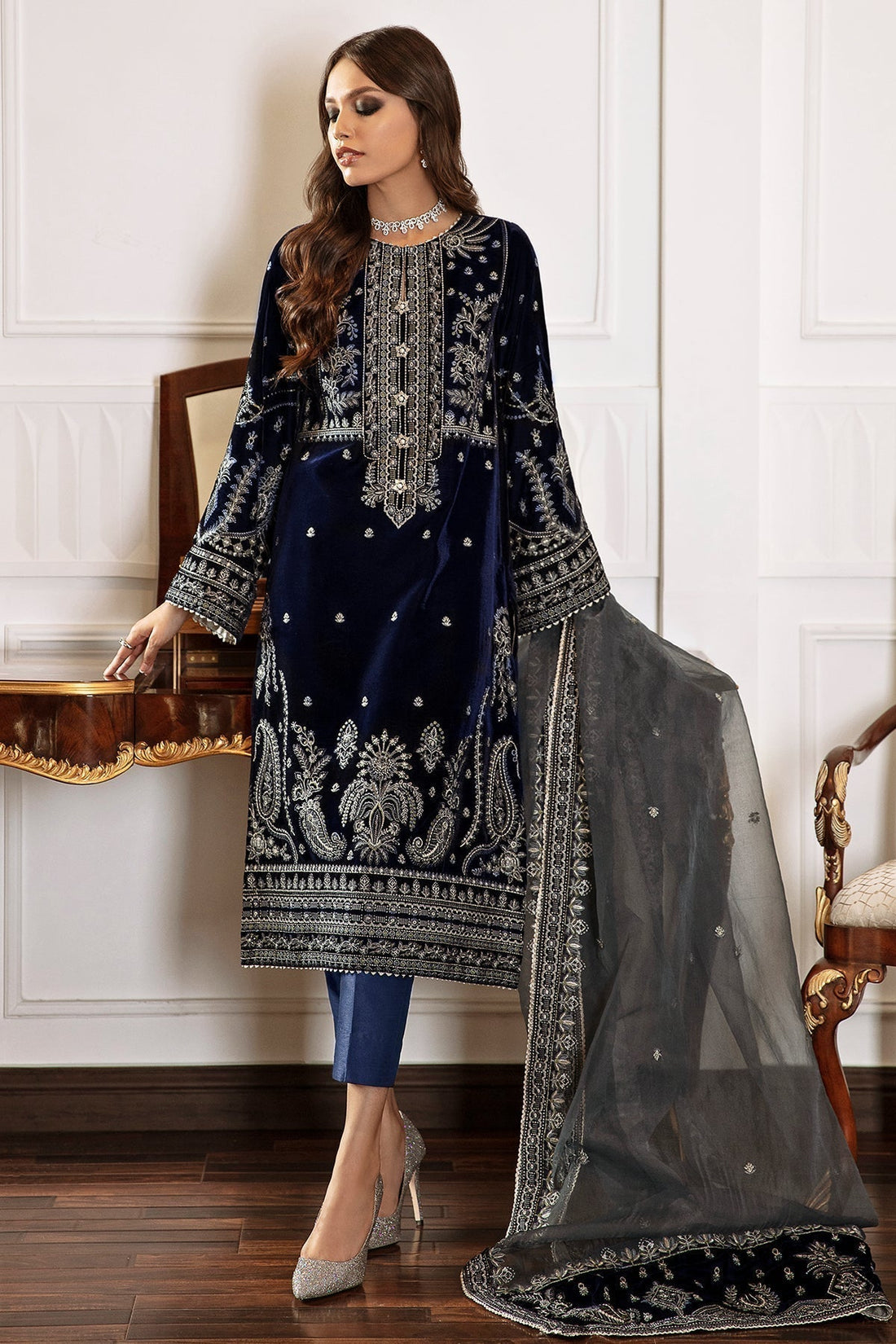 EMBROIDERED VELVET UF 41 - House Of Hania