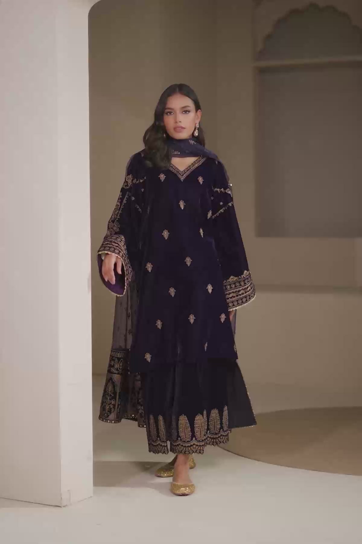 EMBROIDERED VELVET UF-420 - House Of Hania