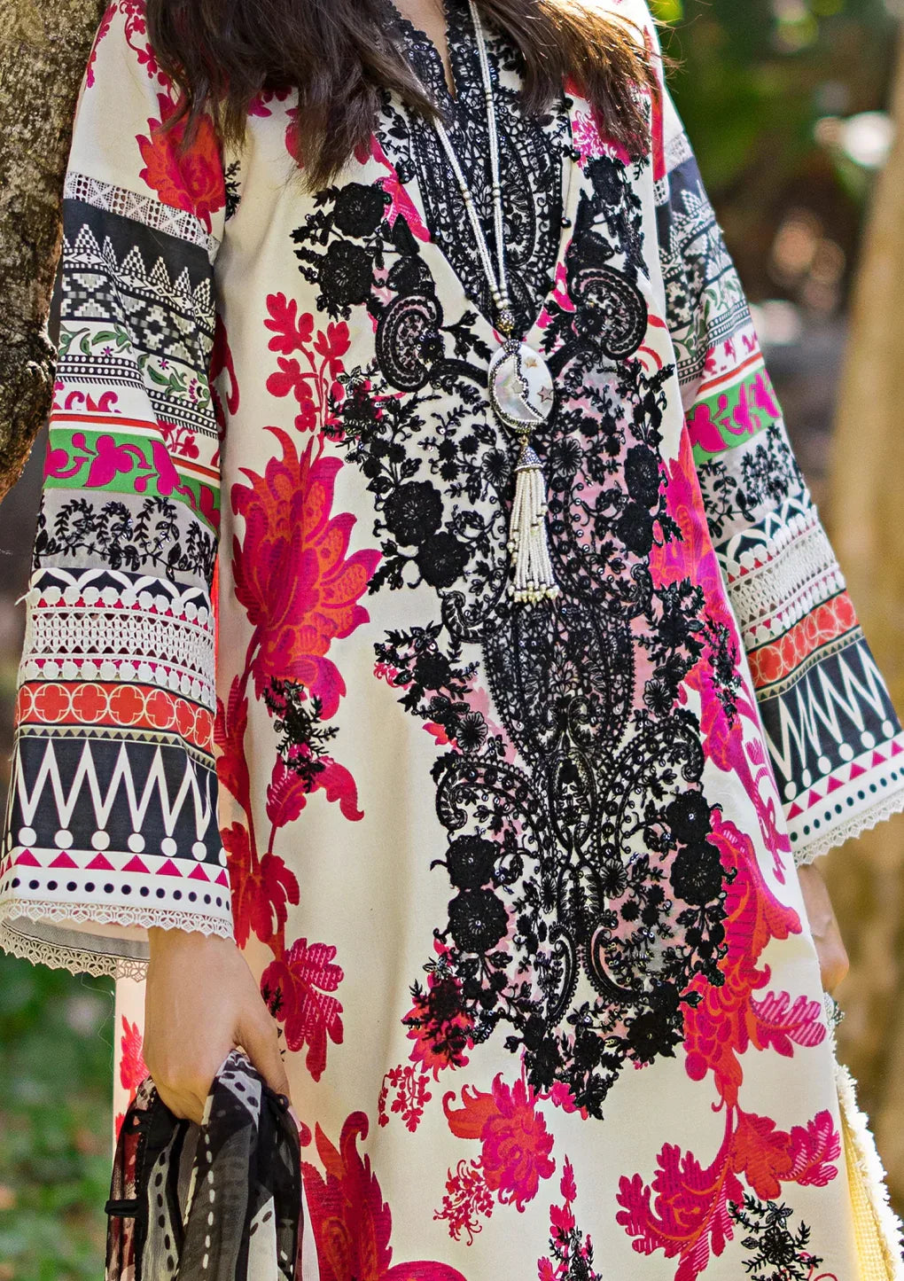 Elaf Premium | Signature Embroidered Lawn 24 | ESL-01B CLAUDIA - House Of Hania