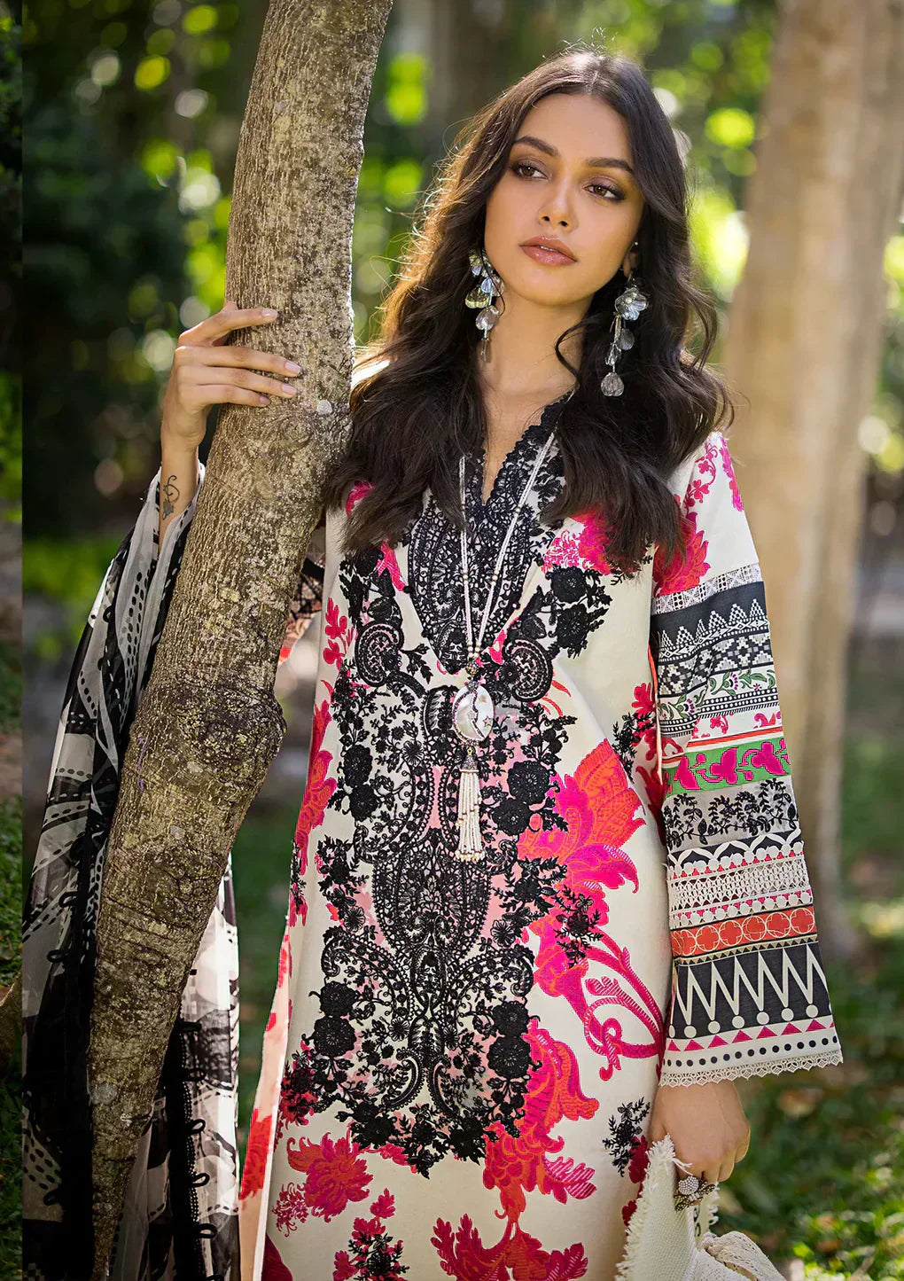 Elaf Premium | Signature Embroidered Lawn 24 | ESL-01B CLAUDIA - House Of Hania