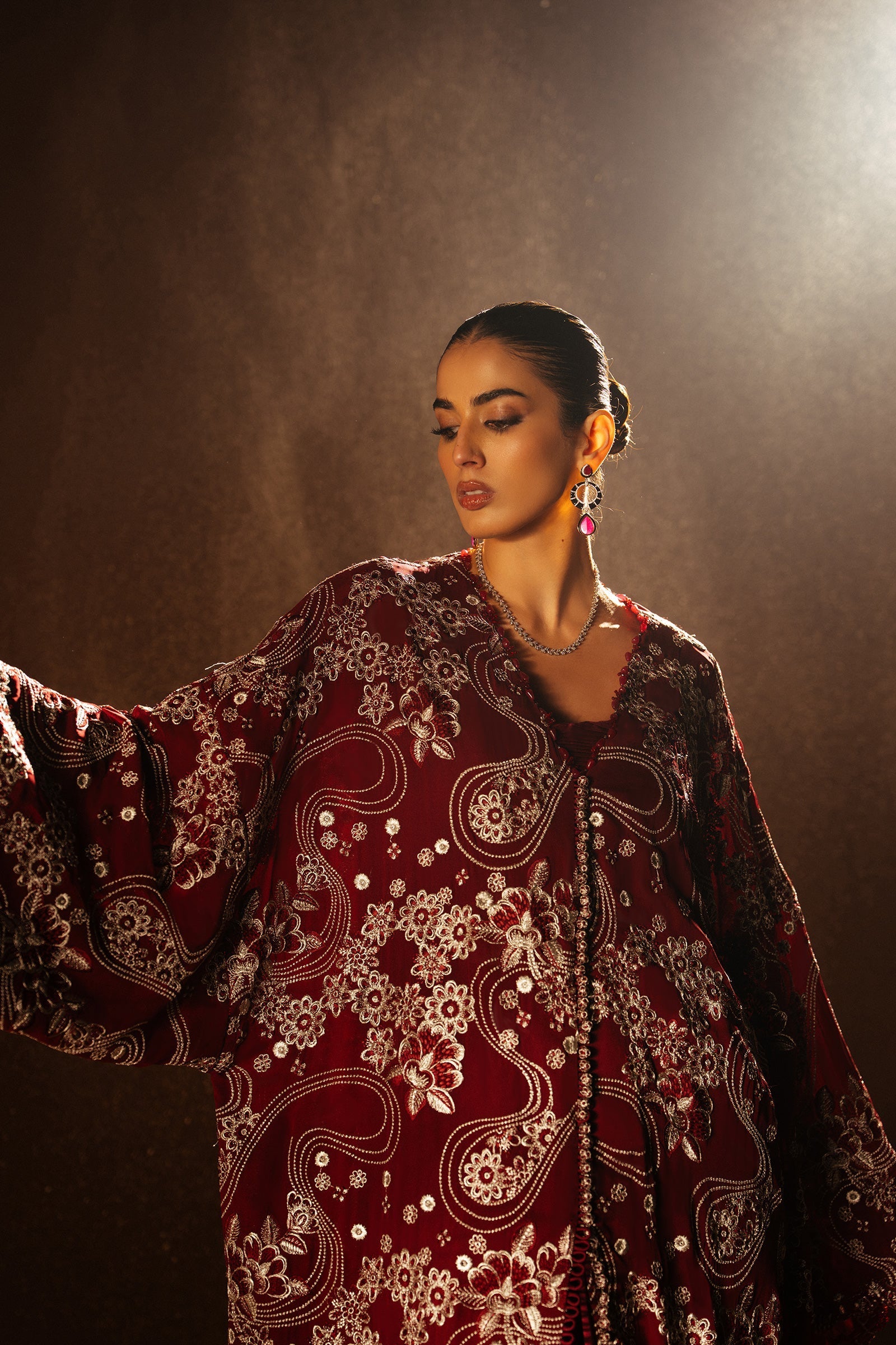 Elan | Tissue De Luxe | ÉTOILE ROUGE (ELF-21416) - House Of Hania