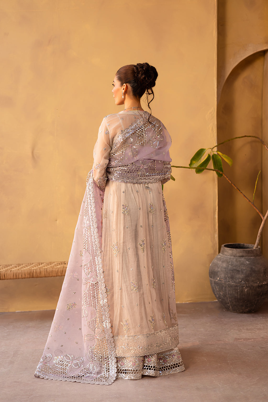 Emaan Adeel I Regalia Luxury Formals I LUNARA - House Of Hania