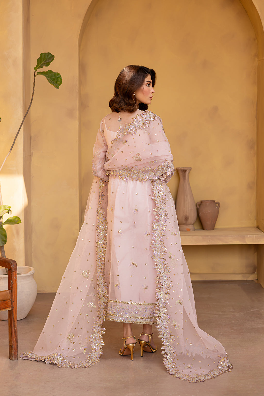 Emaan Adeel I Regalia Luxury Formals I VELOURA - House Of Hania