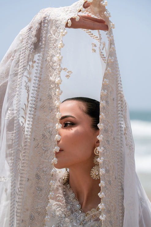 Emaan Adeel | Kamari Reveuse Wedding Formals | NOVA - House Of Hania