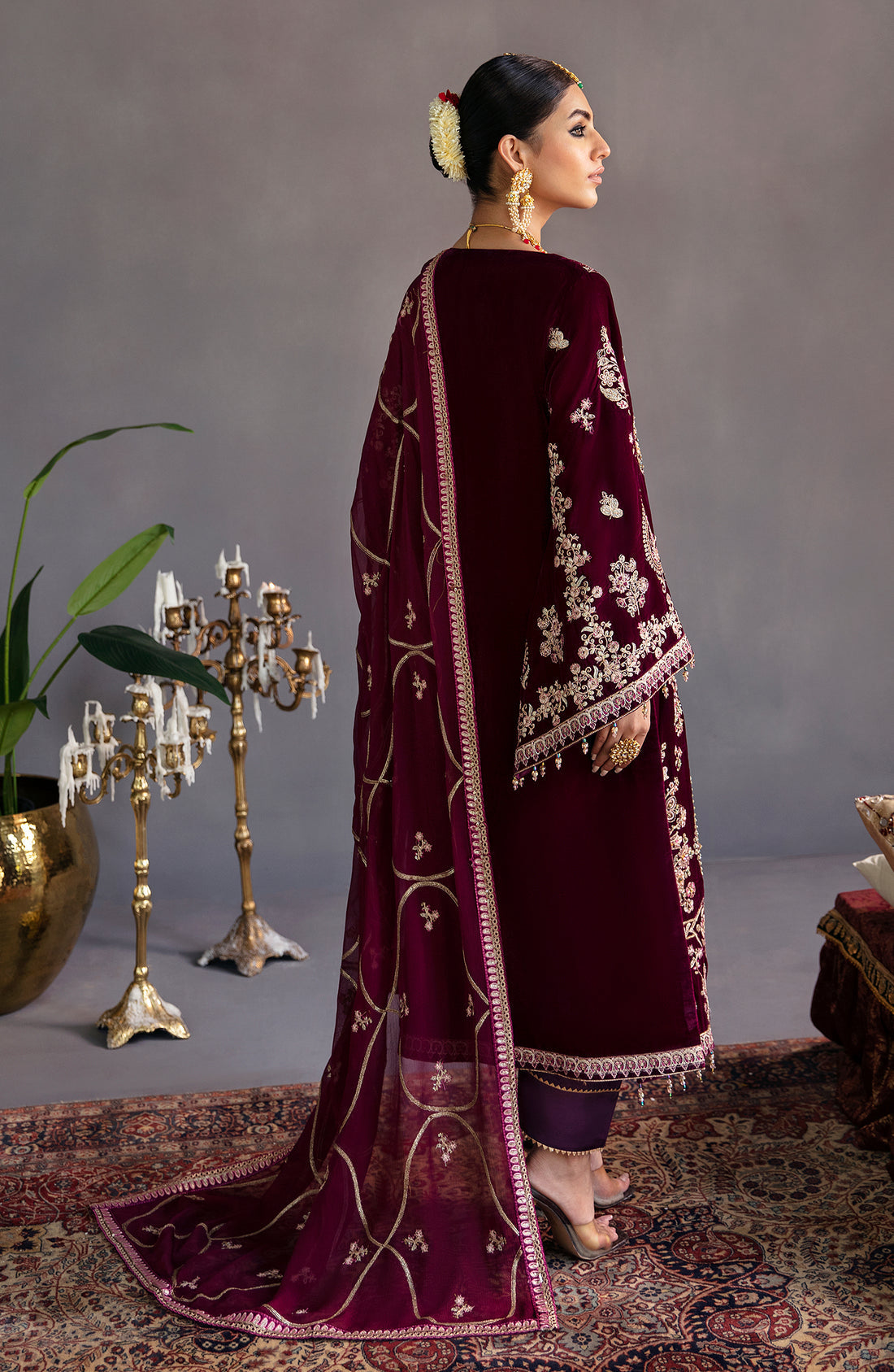 Emaan Adeel Makhmal Embroidered Velvet 3Pc Suit MK-04 HAYAL - House Of Hania