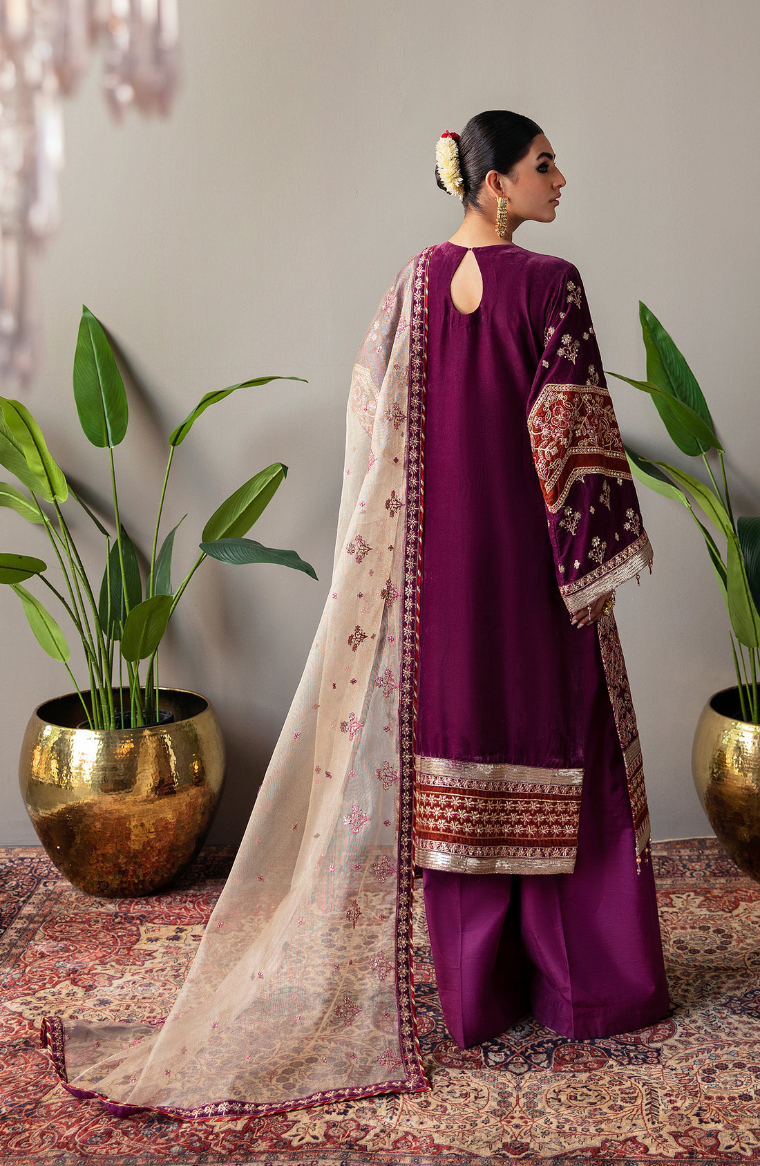 Emaan Adeel Makhmal Embroidered Velvet 3Pc Suit MK-05 MAHZARA - House Of Hania
